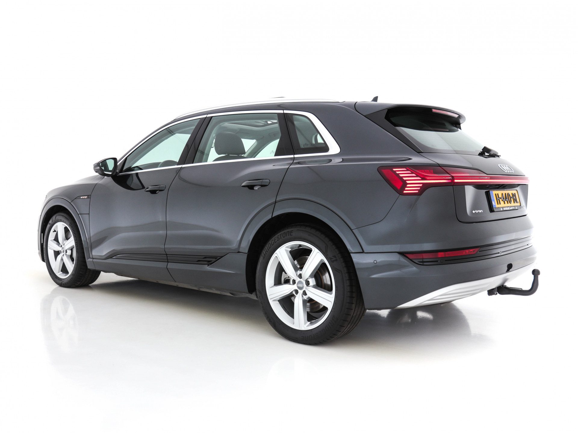 Audi e-tron E-tron 50 Quattro Launch Edition-Plus [ 3-Fase ] ( SOH-100%) (INCL-BTW)  Aut. *PANO | LUXURY-LEATHER | FULL-LED | DIGI-COCKPIT | NAVI-FULLMAP | KEYLESS | BLINDSPOT | MEMORY-PACK | ADAPTIVE-CRUISE | SHIFT-PADDLES | TOWBAR | HEATED-COMFORT-SEATS