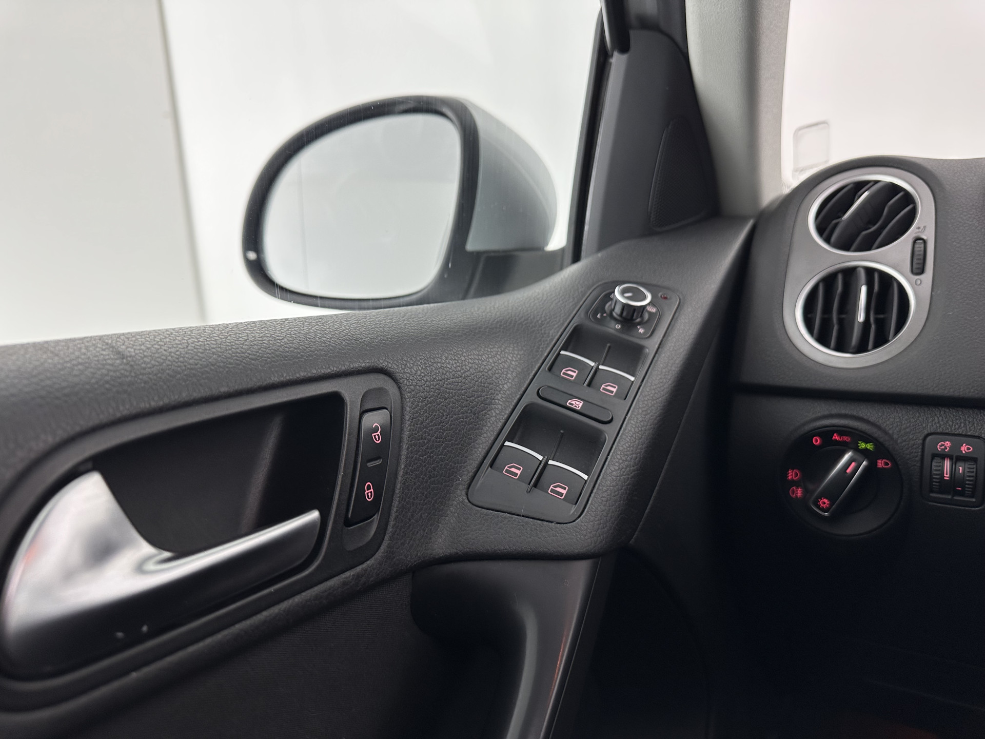 Volkswagen Tiguan 1.4 TSI Sport&Style *PANO | NAVI-FULLMAP | CAMERA | KEYLESS | HEATED-COMFORTSEATS | ECC | PDC | CRUISE | PRIVACY-GLASS | 17''ALU*