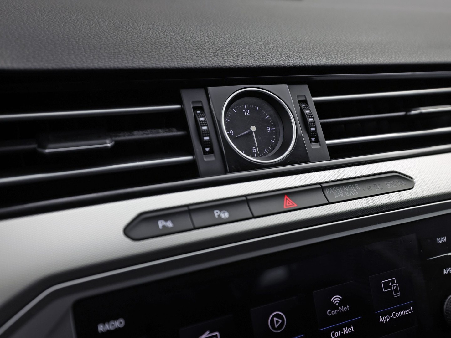 Volkswagen Passat Variant 1.4 TSI ACT Highline 150Pk Automaat (APPLE CARPLAY, GROOT NAVI, CLIMATE, CAMERA, SPORTSTOELEN, GETINT GLAS, KEYLESS START, ADAPTIVE CRUISE,