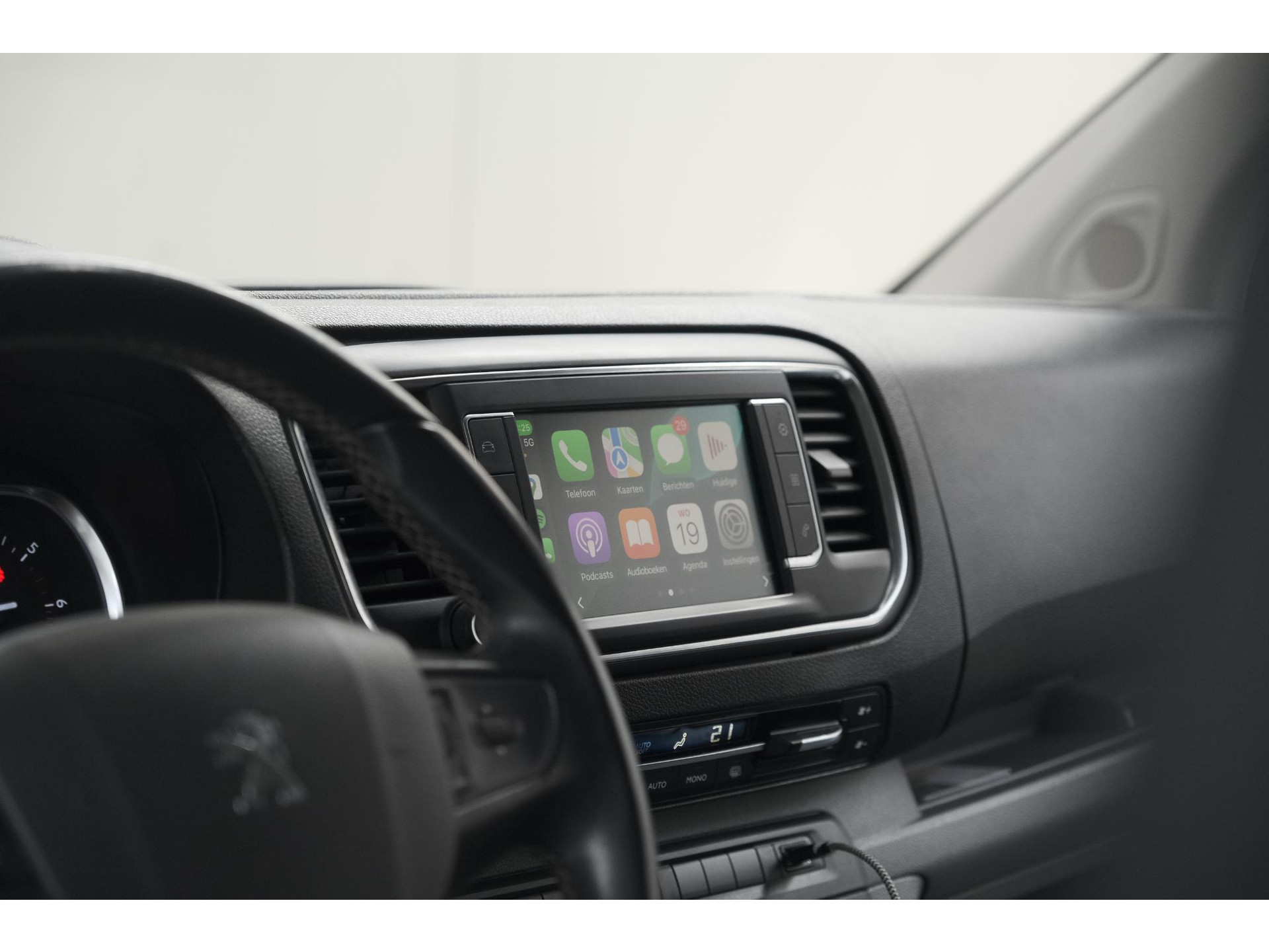 Peugeot Expert 2.0 BlueHDI 180 Automaat Standard Premium | Standkachel | Trekhaak | Head-Up Display | Camera | Apple Carplay | Laadruimte Betimmering