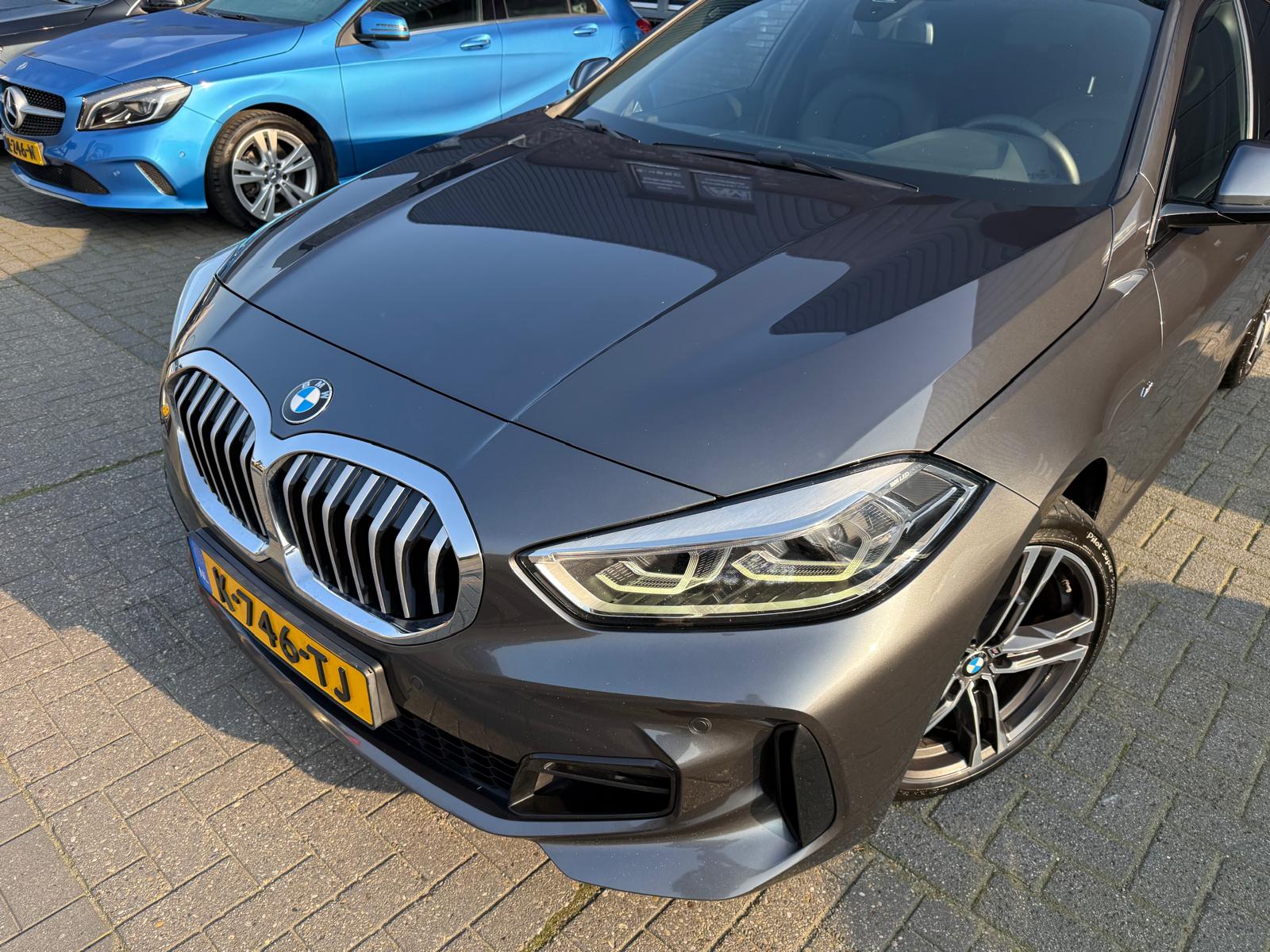 BMW 1-serie 116d Executive | 1E EIGENAAR | 3/6/12MND GARANTIE | AUTOMAAT | LED | CARPLAY | SFEERVERLICHTING | CRUISE | AIRCO |