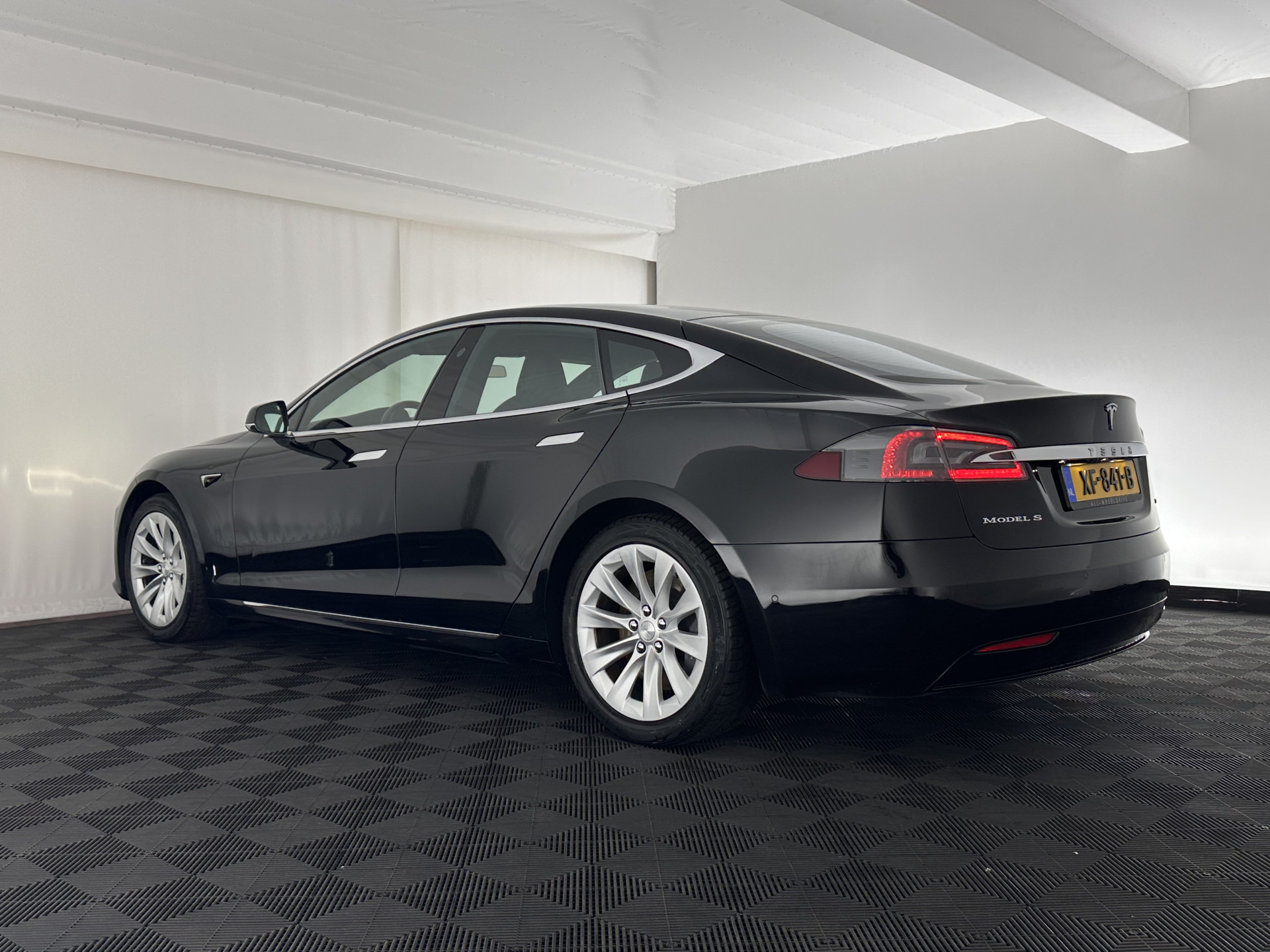 Tesla Model S 75D Base AWD [ 3-Fase-17kW ] {SOH-85%} (INCL-BTW) Aut. *PANO-WINDOW | LEATHER | AIR-SUSPENION | FULL-LED | NAVI-FULLMAP | KEYLESS | MEMORY-PACK | HEATED-COMFORTSEATS | DIGI-COCKPIT | CARBON-INLAY | AUTO-PILOT | 19"ALU*