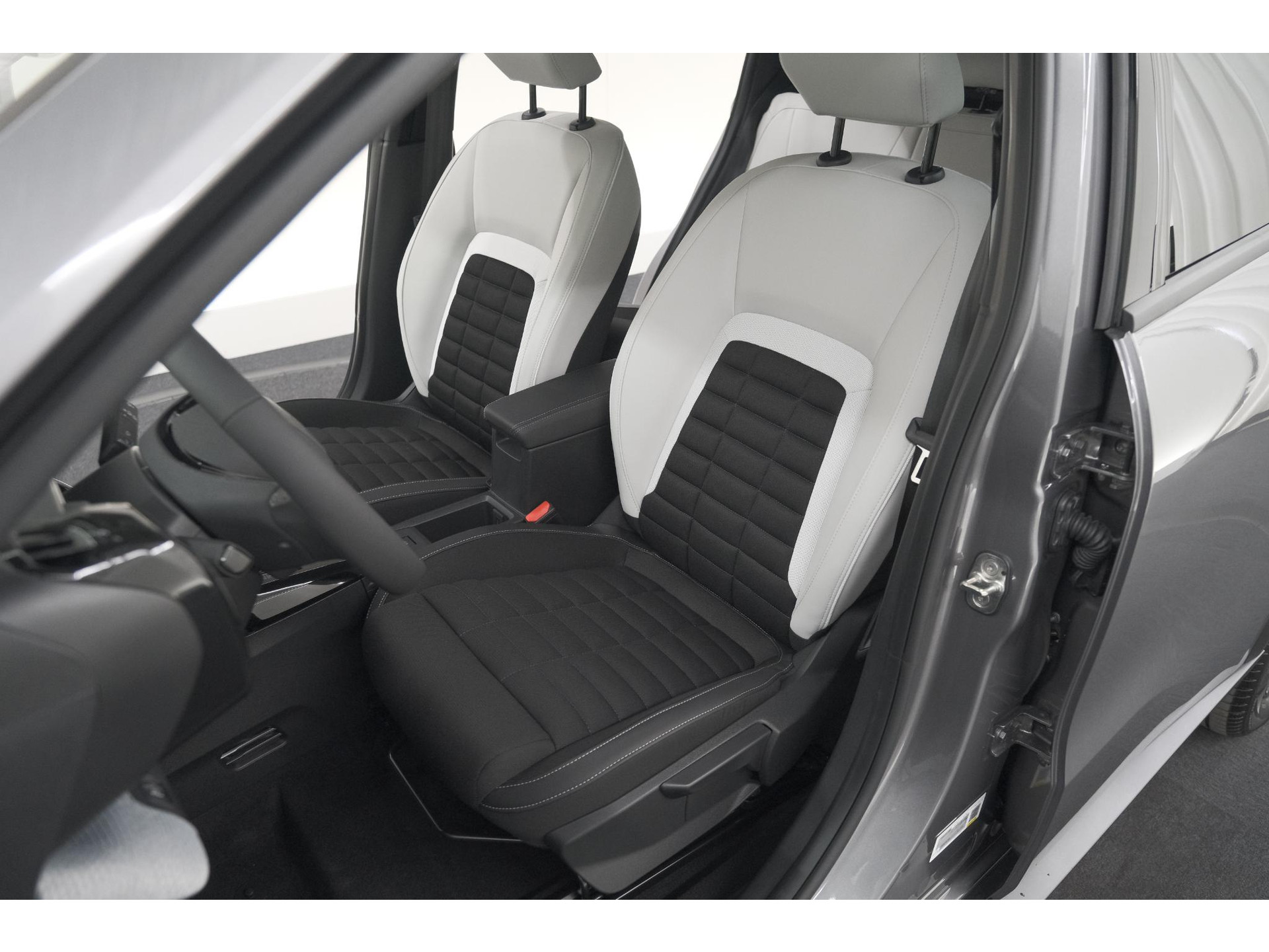 Citroen Ë-C3 Aircross Plus 113pk Extended Range 54 kWh | 11 KW Lader | Camera | Apple CarPlay | Parkeersensoren