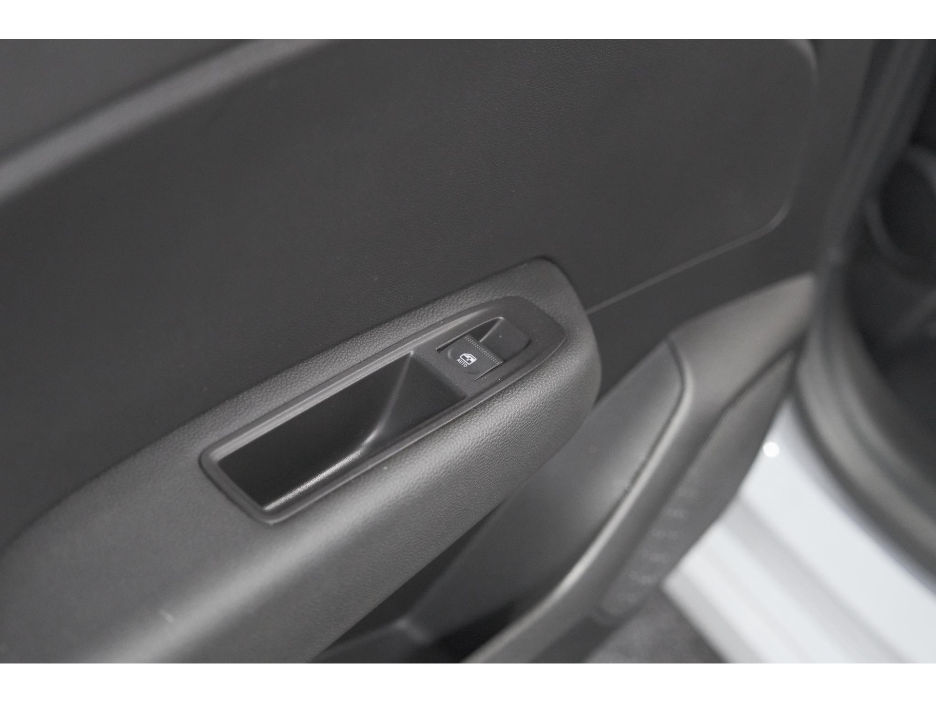 Renault Clio 1.6 E-Tech Full Hybrid 145 techno | 360 Camera | Adaptieve Cruise Control | Dodehoekdetectie | 9.3 Inch Groot Scherm