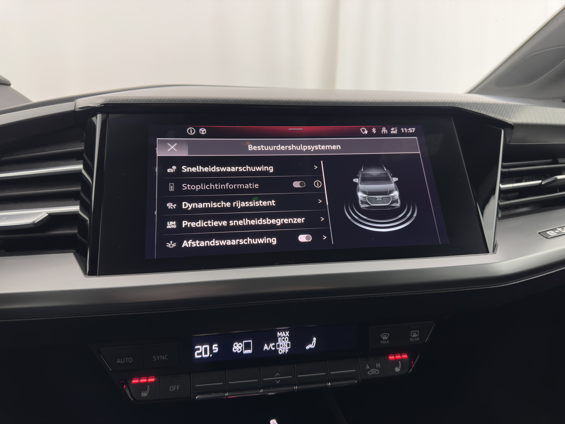 Audi Q4 e-tron 40 Launch edition Advanced Plus 77 kWh [3-Fase] {SOH-93%} (INCL-BTW) *HEATPUMP | ADAPT-CRUISE | MATRIX-LED | NAVI-FULLMAP | KEYLESS | CAMERA | DIGI-COCKPIT | DAB | AMBIENT-LIGHT | HEATED-SPORTSEATS | SHIFT-PADDLES | PRIVACY-GLASS | 19''ALU*