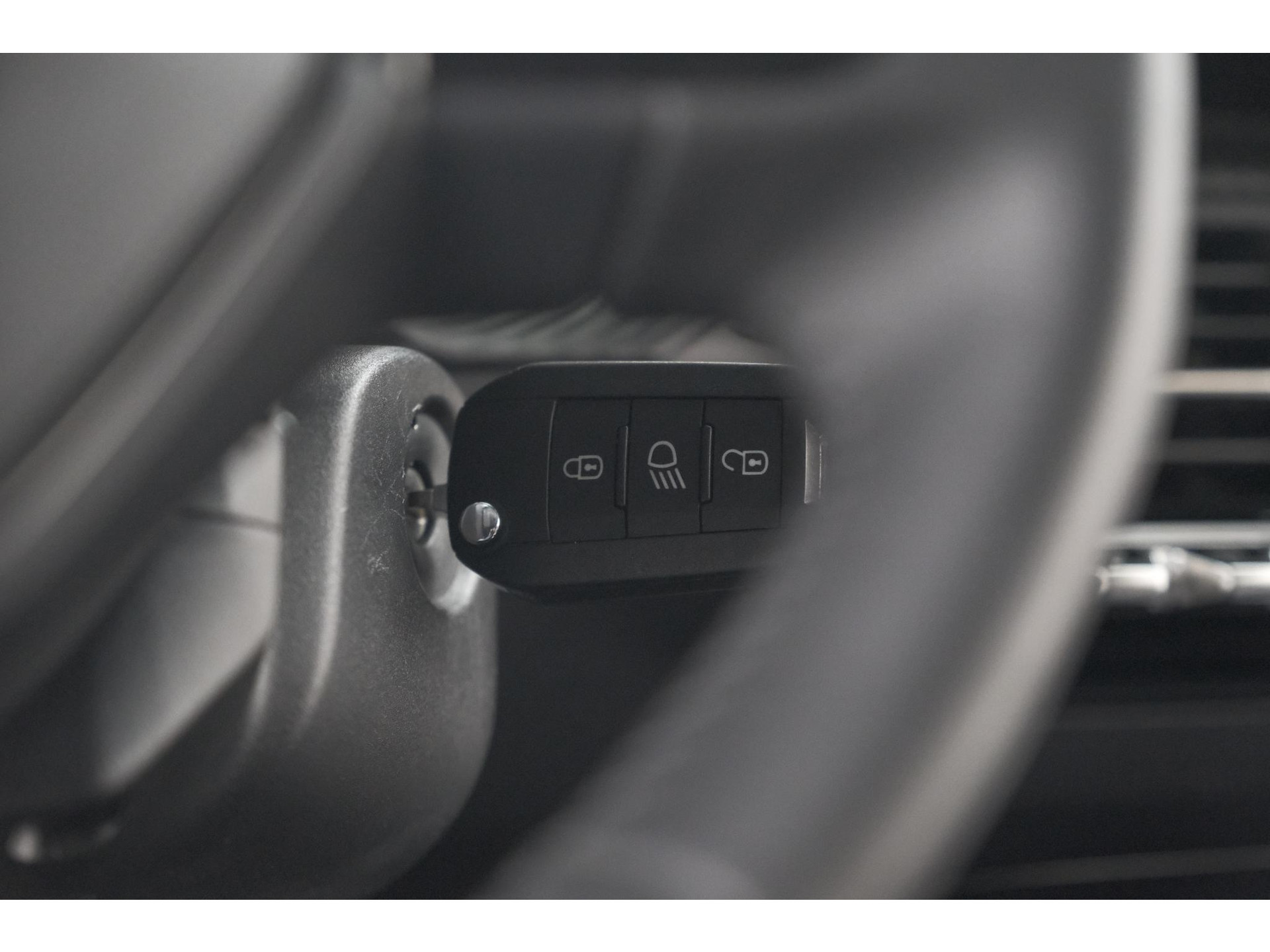 Peugeot 208 PureTech 100 Allure | Apple Carplay | Parkeersensoren | Climate Control