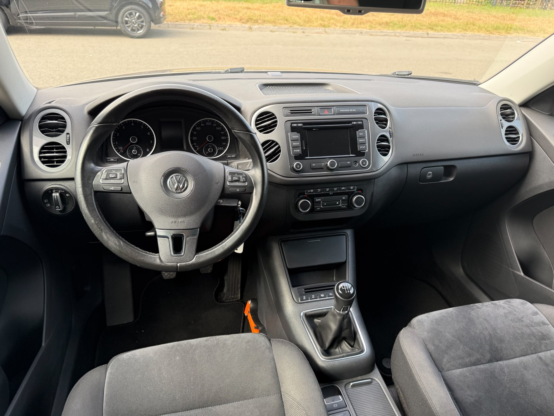 Volkswagen Tiguan 1.4 TSI Sport&Style | 1E EIGENAAR | 3/6/12MND GARANTIE | NAVI | PDC | 160 PK | LAGE KM |