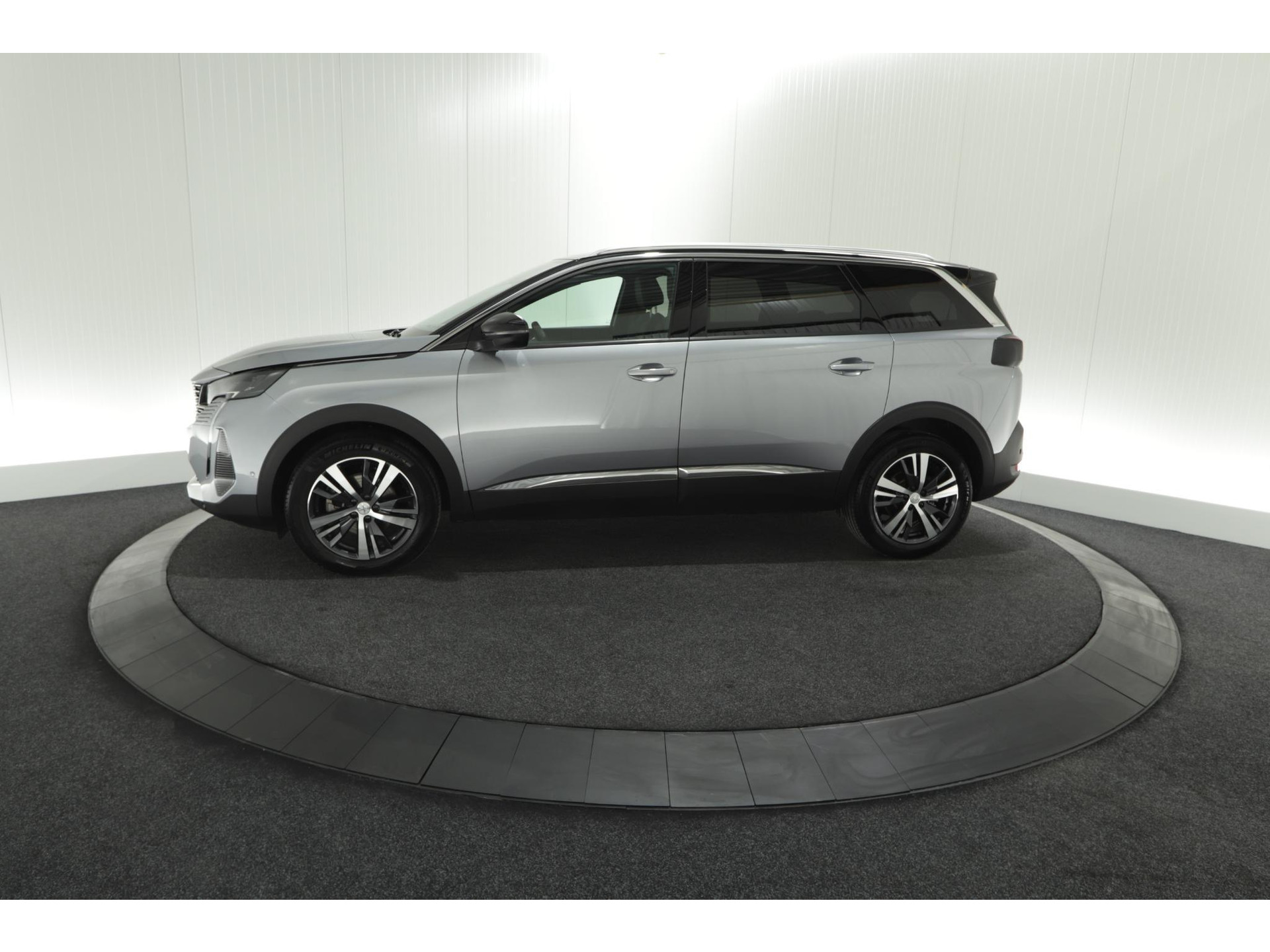 Peugeot 5008 PureTech 130 EAT8 Allure Pack Business | 7 Zitplaatsen | Camera | Dodehoekdetectie | Navigatie | Elektronische Achterklep