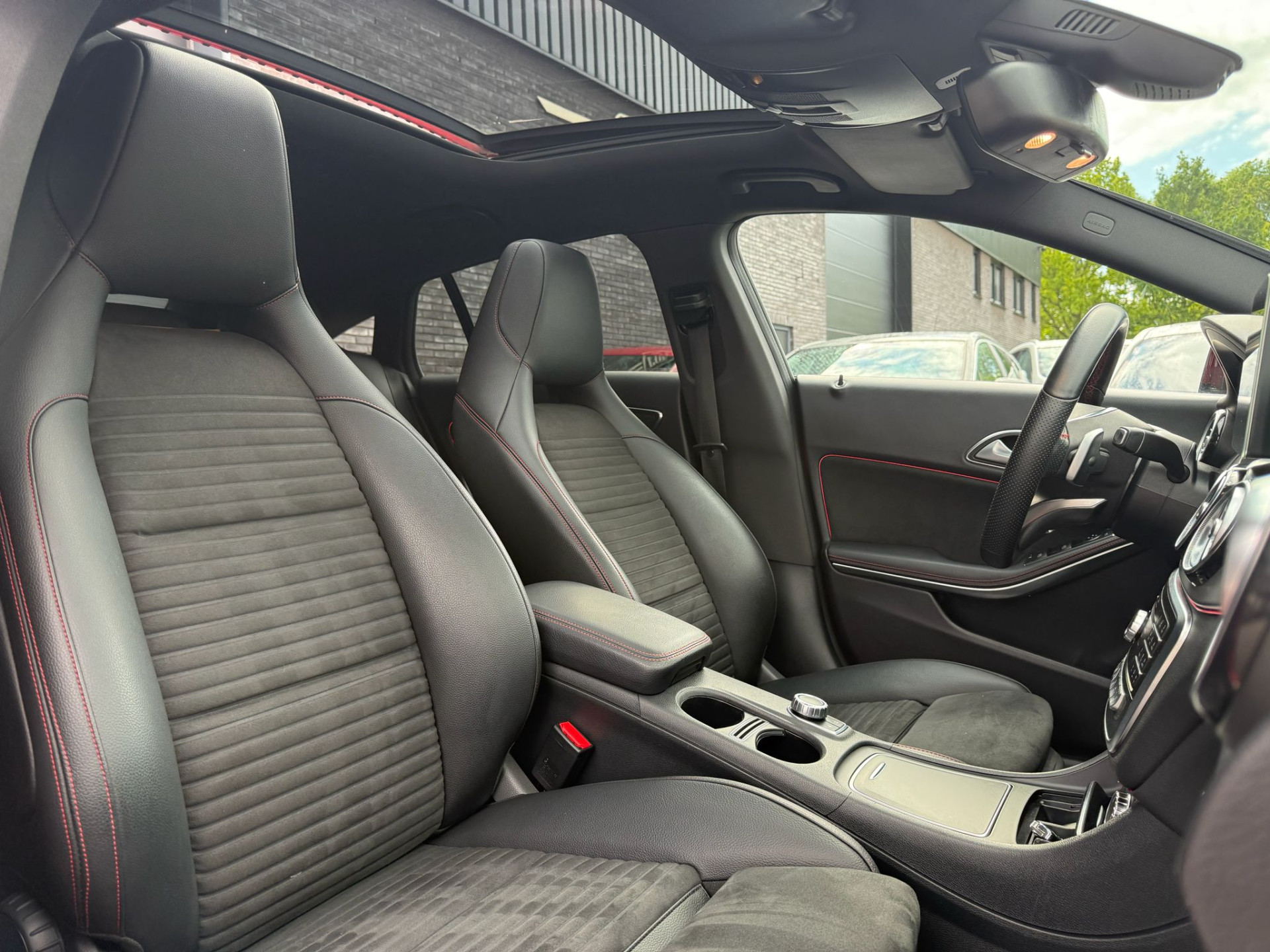 Mercedes-Benz CLA-klasse Shooting Brake 180 | 3/6/12MND GARANTIE| NAVI | PANO DAK | NAVI | CAMERA |