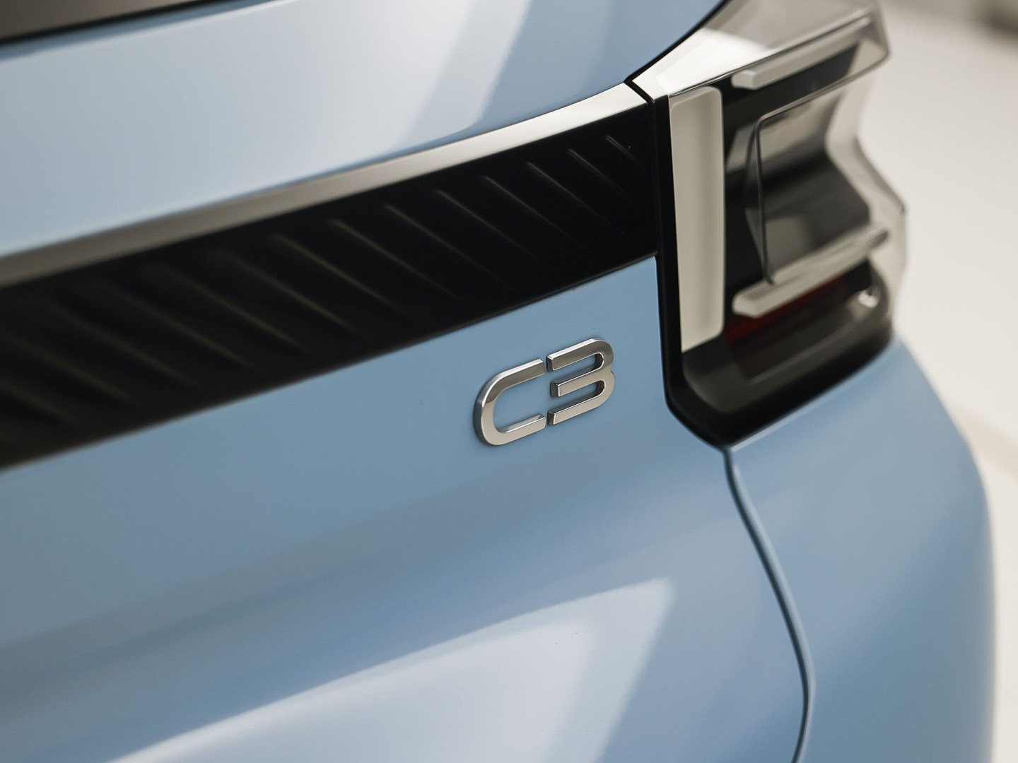 Citroën C3 1.2 Turbo 100pk Max (NIEUW MODEL, APPLE CARPLAY, GROOT NAVI, CAMERA, TREKHAAK, SPORTSTOELEN, GETINT GLAS, CRUISE, LANE ASSIST, NIEUWSTAAT)
