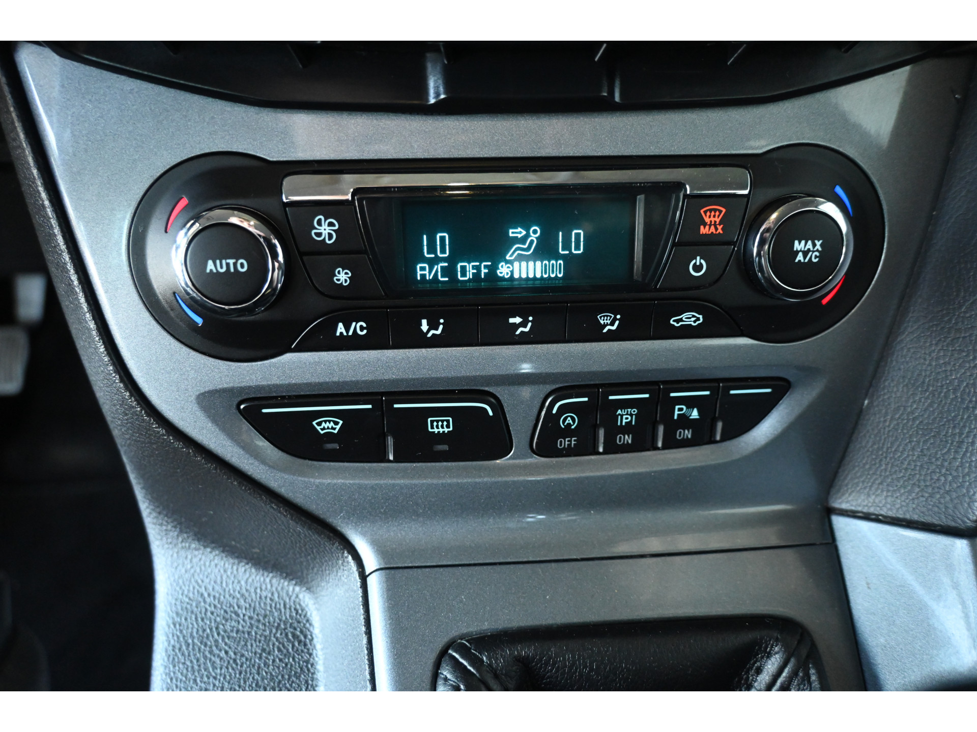 Ford Focus 1.6 EcoBoost Titanium Clima Trekhaak Pdc Cruise control 100% Onderhouden! Inruil Mogelijk!