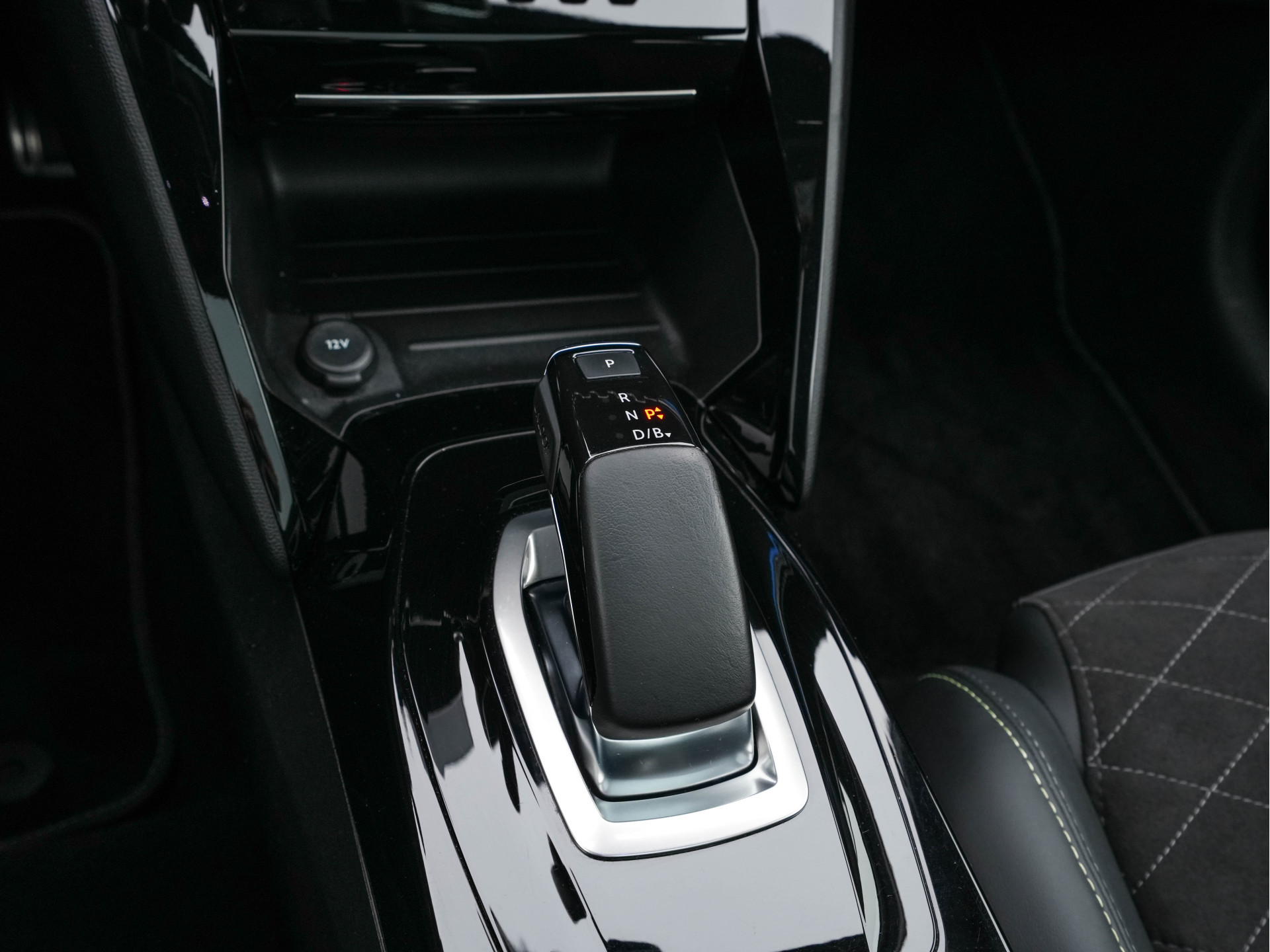 Peugeot e-208 EV GT Pack 50 kWh (3-Fase-11kW) {SOH-86%} (INCL-BTW) *HEATPUMP | PANO | FULL-LED | DIGI-COCKPIT | BLINDSPOT | CAMERA | LEATHER-ALCANTARA | AMBIENTLIGHT | NAVI-FULLMAP | LANE-ASSIST | KEYLESS | DAB | CCS-FASTLOADER | HEATED-SPORTSEATS