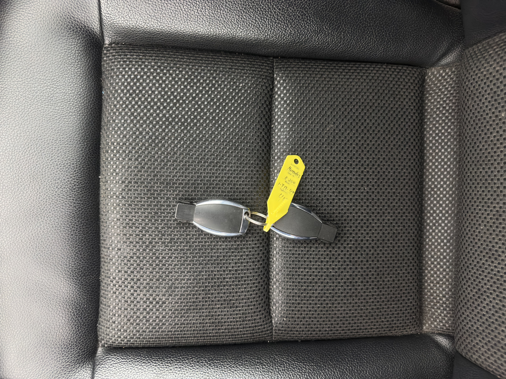 Mercedes-Benz E-klasse 200 CDI Ambition Avantgarde Aut. *LEATHER | FULL-LED | HEATED-COMFORTSEATS | CAMERA | ECC | CARPLAY | PDC | CRUISE | PRIVACY-GLASS | 18''ALU*