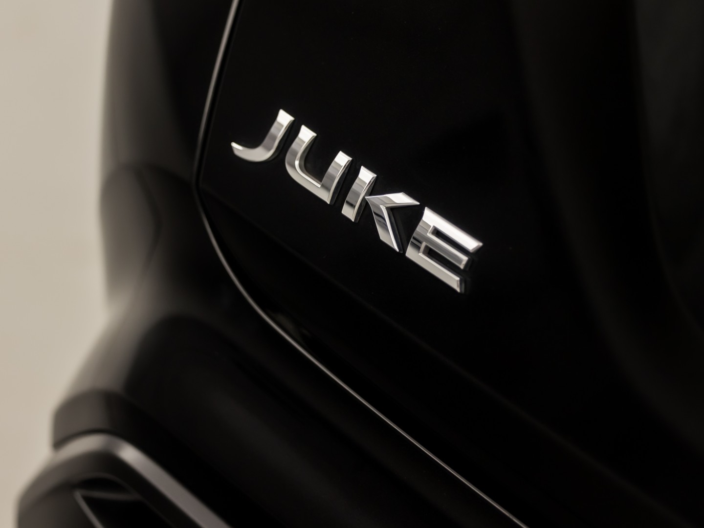 Nissan Juke 1.0 DIG-T N-Connecta Black Sport (APPLE CARPLAY, NAVIGATIE, CLIMATE, CAMERA, SPORTSTOELEN, GETINT GLAS, CRUISE, NIEUWSTAAT)