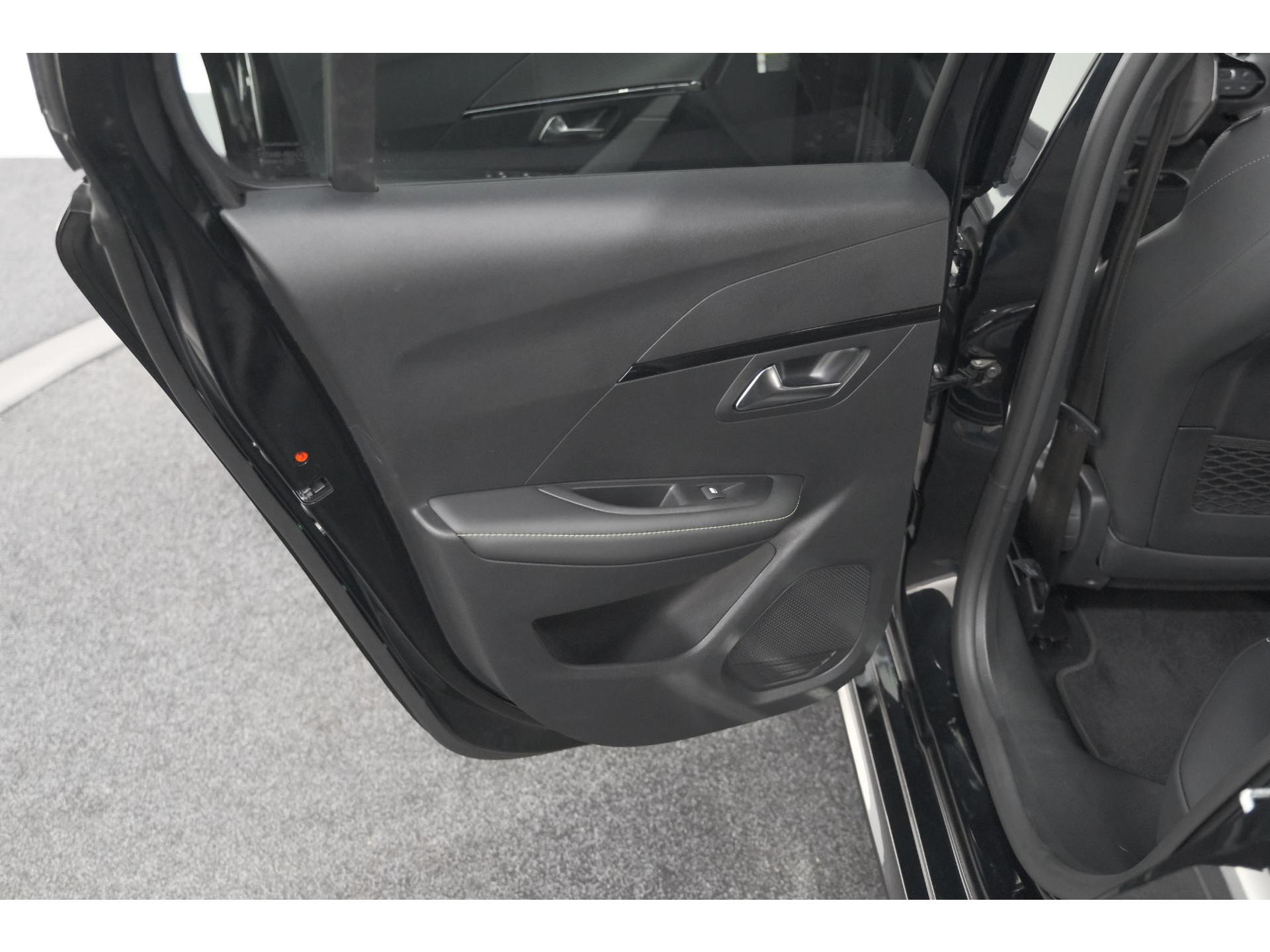 Peugeot 208 Hybrid 136 e-DCS6 GT | 360 Camera | Adaptieve Cruise Control | Dodehoekdetectie | Apple Carplay