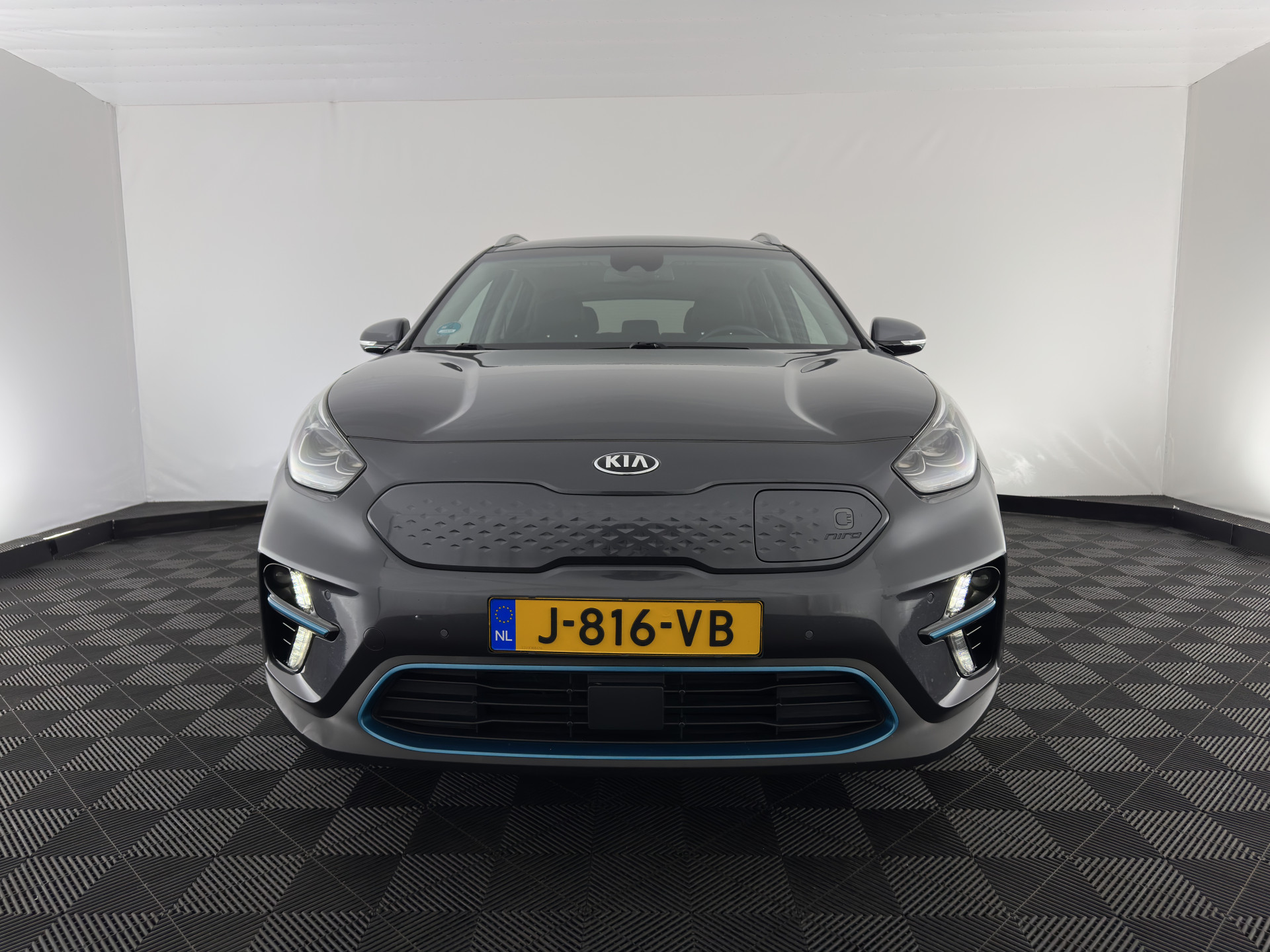Kia e-Niro ExecutiveLine 64 kWh (3-Fase) {SOH-100%) (INCL-BTW)  Aut *HEATPUMP | LEATHER | FULL-LED | NAVI-FULLMAP | ADAPTIVE-CRUISE | CAMERA | MEMORY-PACK | LANE-ASSIST | KEYLESS | DIGI-COCKPIT | PRIVACY-GLASS | AMBIENT-LIGHT | 17"ALU*