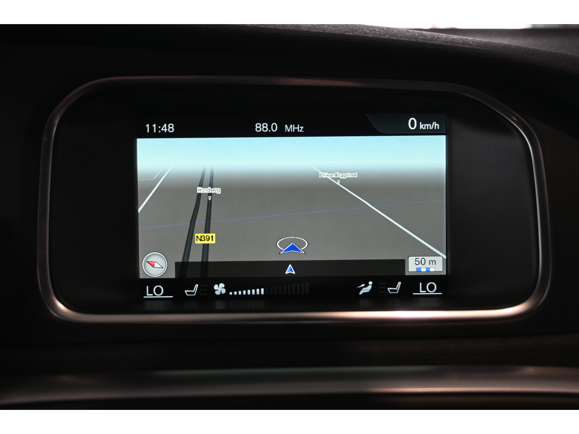 Volvo V40 2.0 T2 Momentum Nap Clima Cruise control Trekhaak Navigatie Stoelverwarming Goed onderhouden! Inruil Mogelijk!