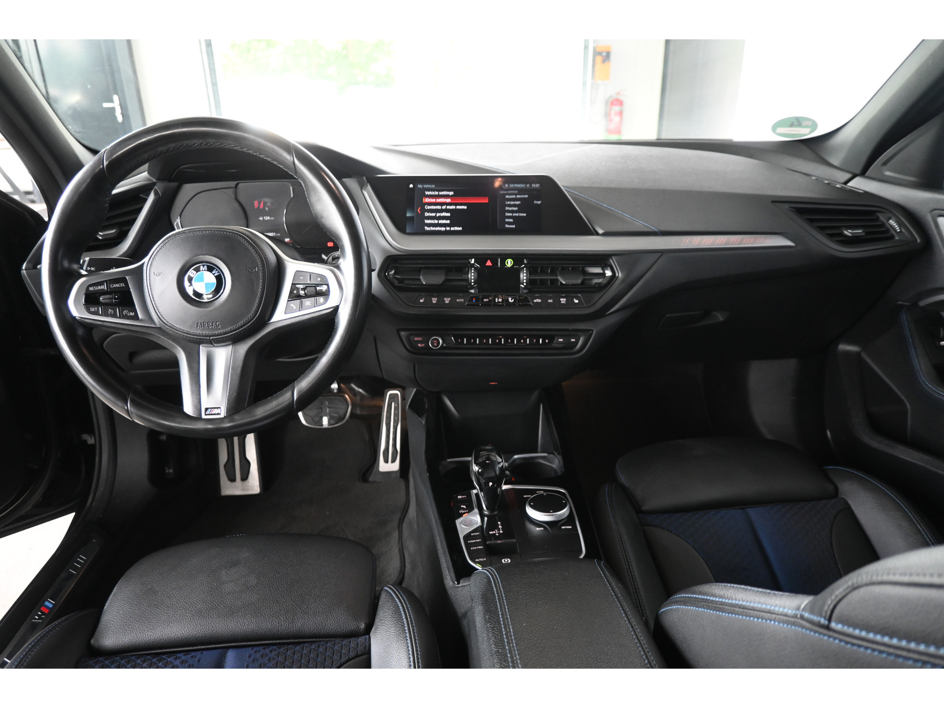 BMW 1-serie 118i High Executive Aut M Sport Navigatie Carplay Dealer Onderhouden! Inruil Mogelijk!