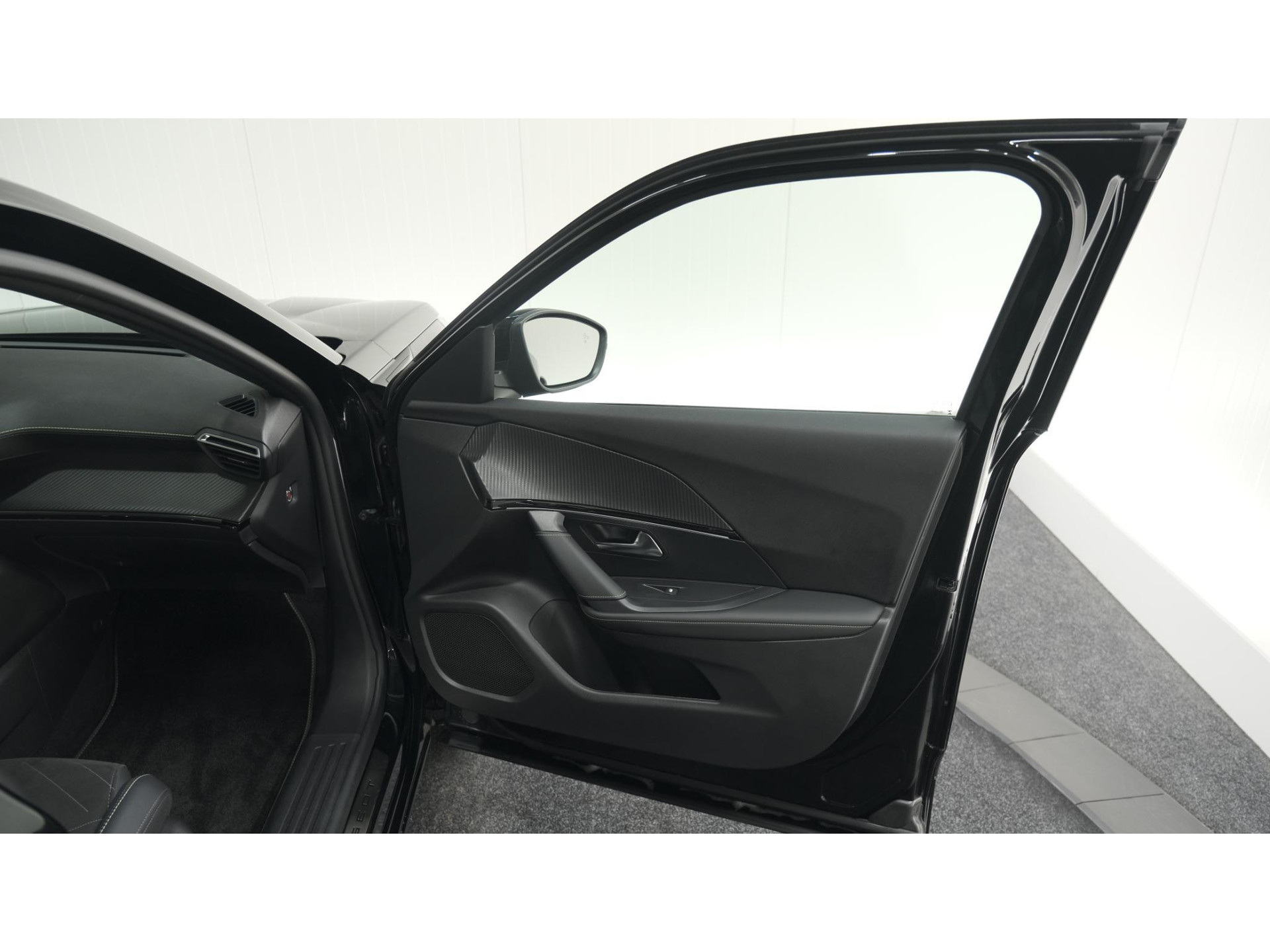 Peugeot 2008 PureTech 130 EAT8 GT | 360 Camera | Adaptieve Cruise Control | Dodehoekdetectie | Apple Carplay