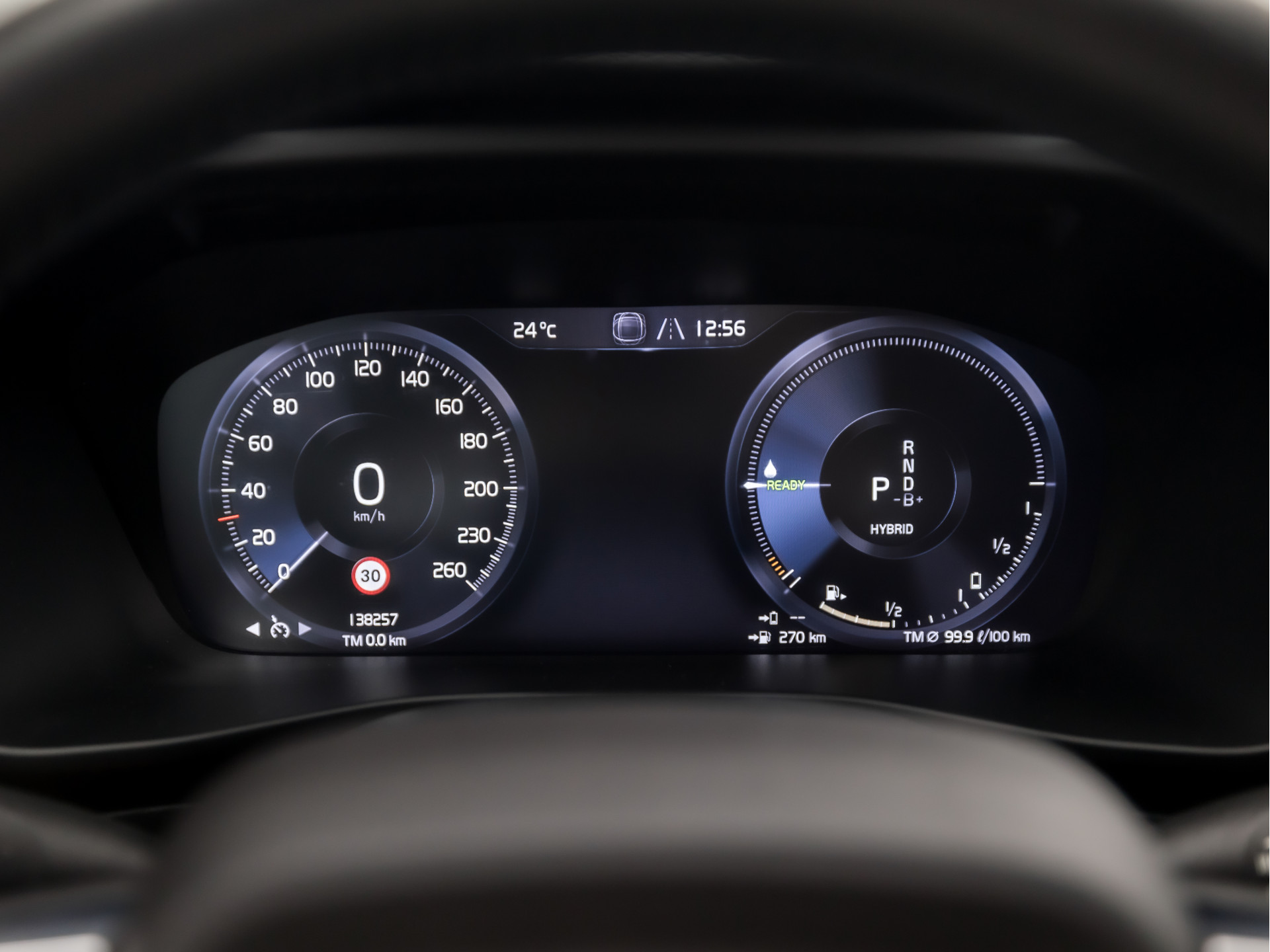 Volvo XC40 1.5 T5 Recharge Sport 262Pk Automaat (BLACK PACK, APPLE CARPLAY, GROOT NAVI, ZWART HEMEL, STUUR/STOELVERWARMING, SPORTSTOELEN, GETINT GLAS, LANE ASSIST, NIEUWE APK, NIEUWSTAAT)