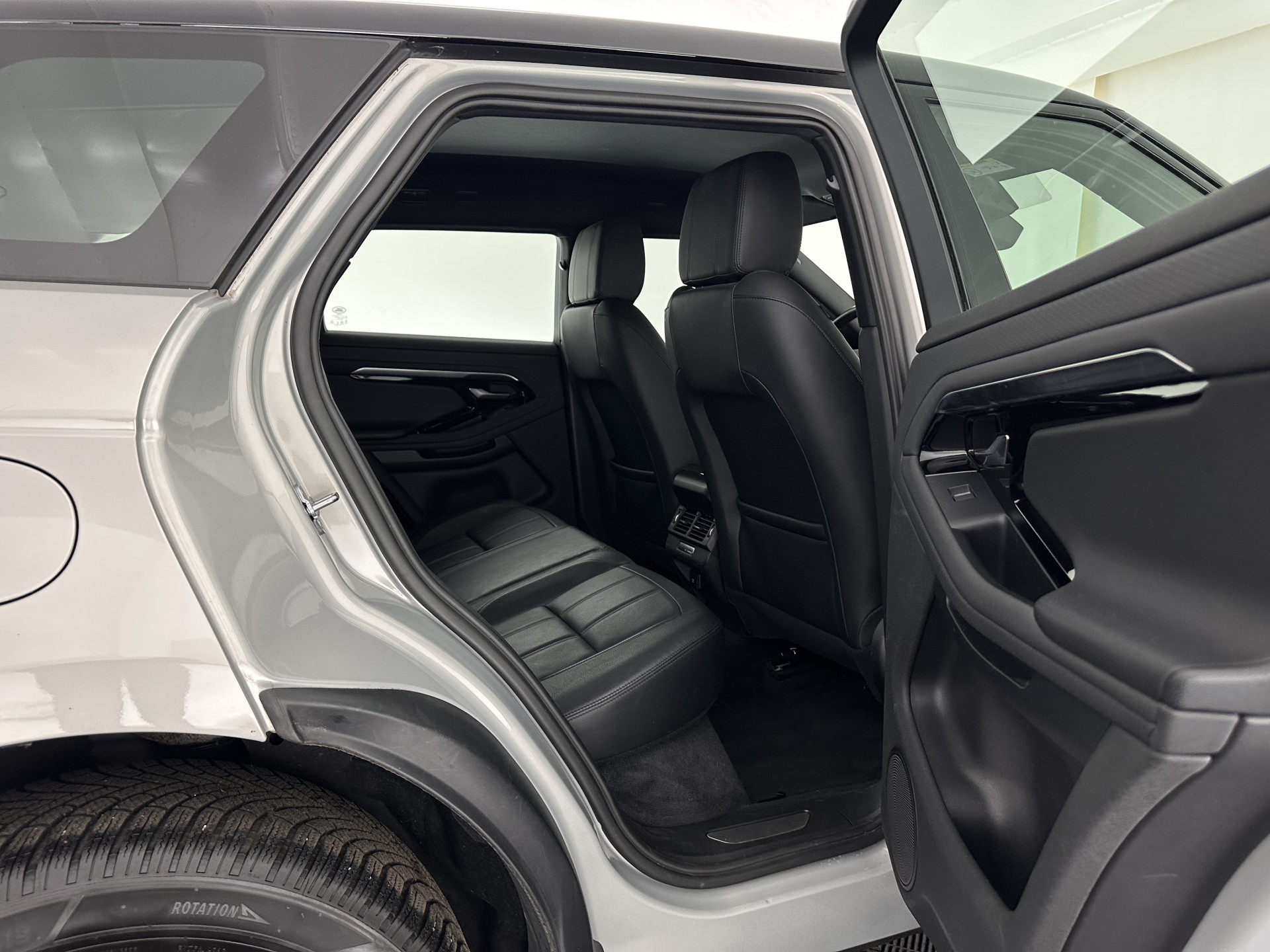 Land Rover Range Rover Evoque 2.0 D180 AWD SE (INCL-BTW) Aut. *LEATHER | FULL-LED | HEATED-COMFORTSEATS | NAVI-FULLMAP | SHIFTPADDLES | CAMERA | ECC | CARPLAY | PDC | CRUISE | 18''ALU*