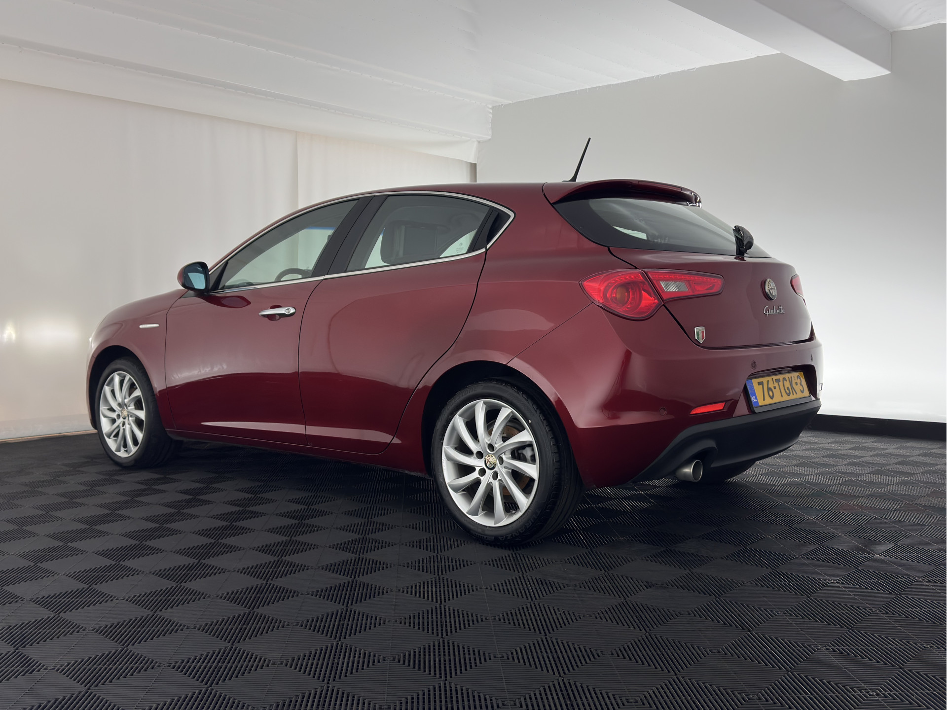 Alfa Romeo Giulietta 1.6 JTDm Distinctive *NAVI-FULLMAP | SPORT-SEATS | ECC | PDC | CRUISE | 17''ALU*