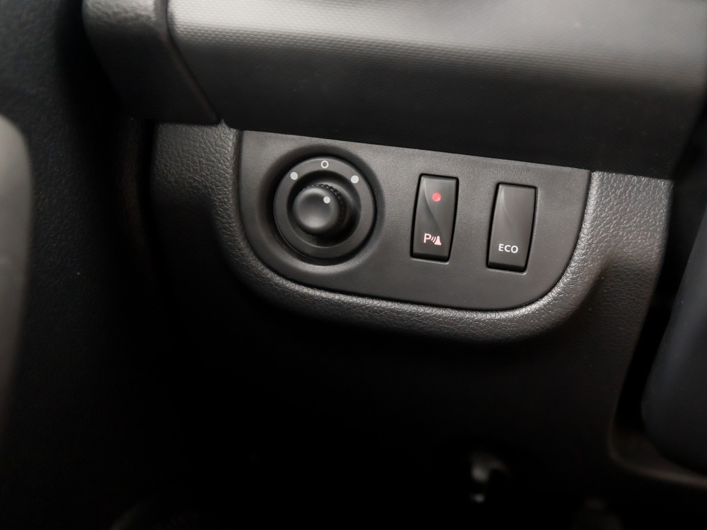 Dacia Sandero 0.9 TCe Stepway Lauréate (NAVIGATIE, AIRCO, LM VELGEN, SPORTSTOELEN, PARKEERSENSOREN, NIEUWSTAAT)
