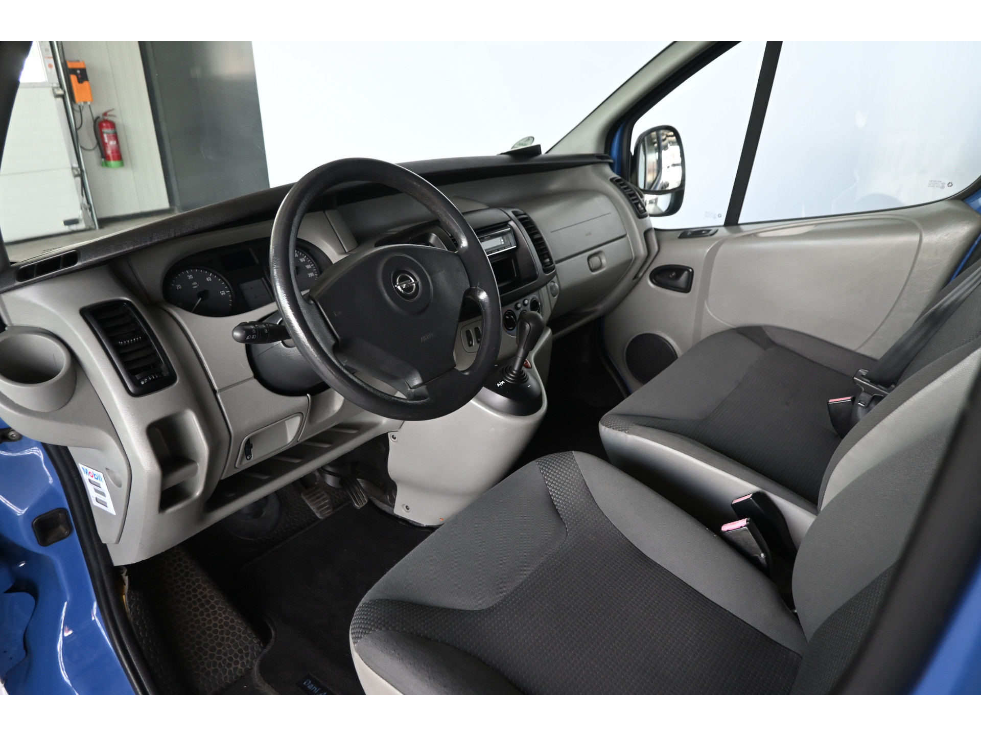 Opel Vivaro Combi 2.5 CDTI L1H1 Automaat 9 Persoons Airco Trekhaak Rijklaarprijs! Inruil Mogelijk!