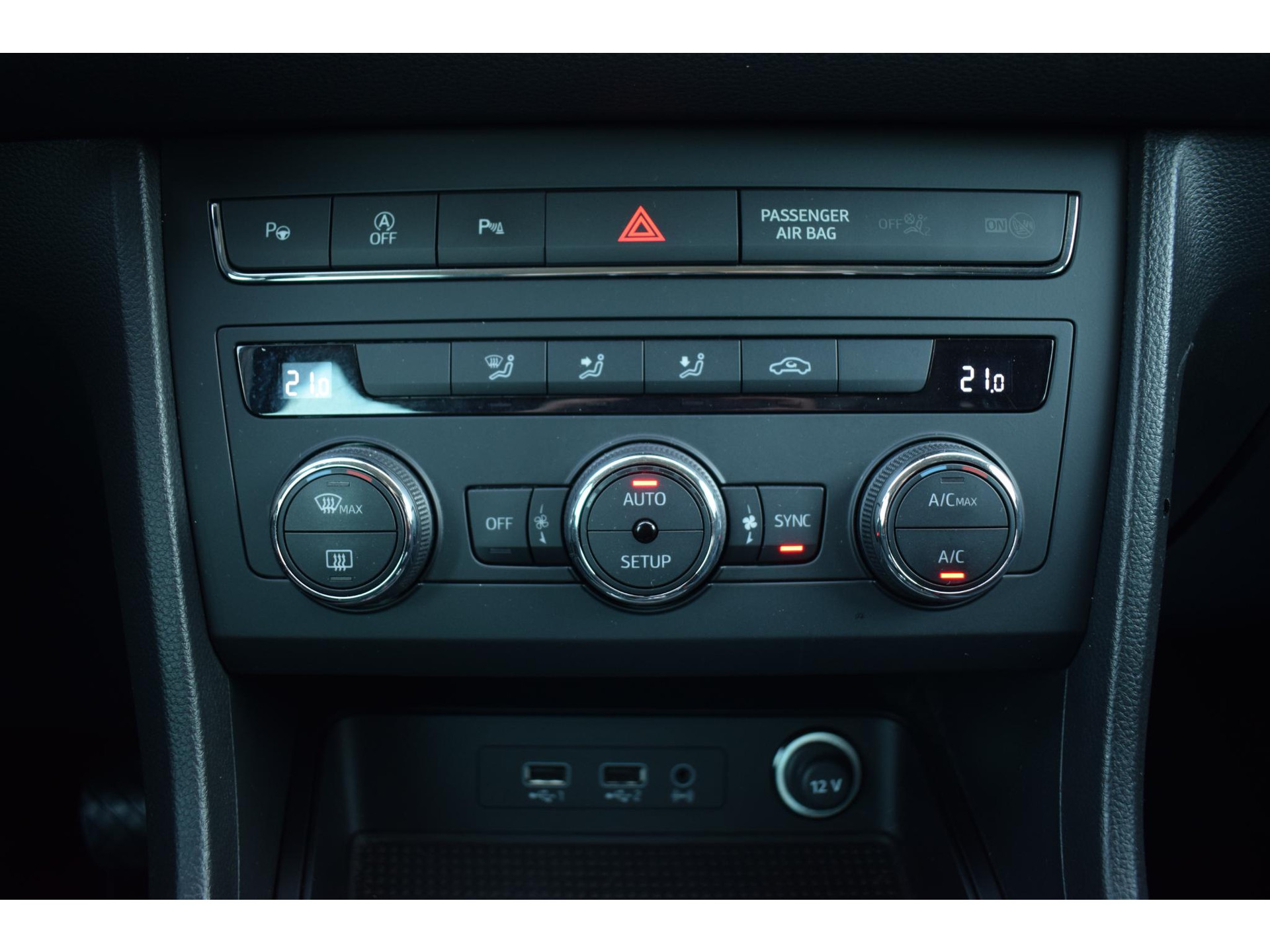 SEAT Ateca 1.0 EcoTSI Style Business Intense | Trekhaak | Apple CarPlay | Camera | Climate