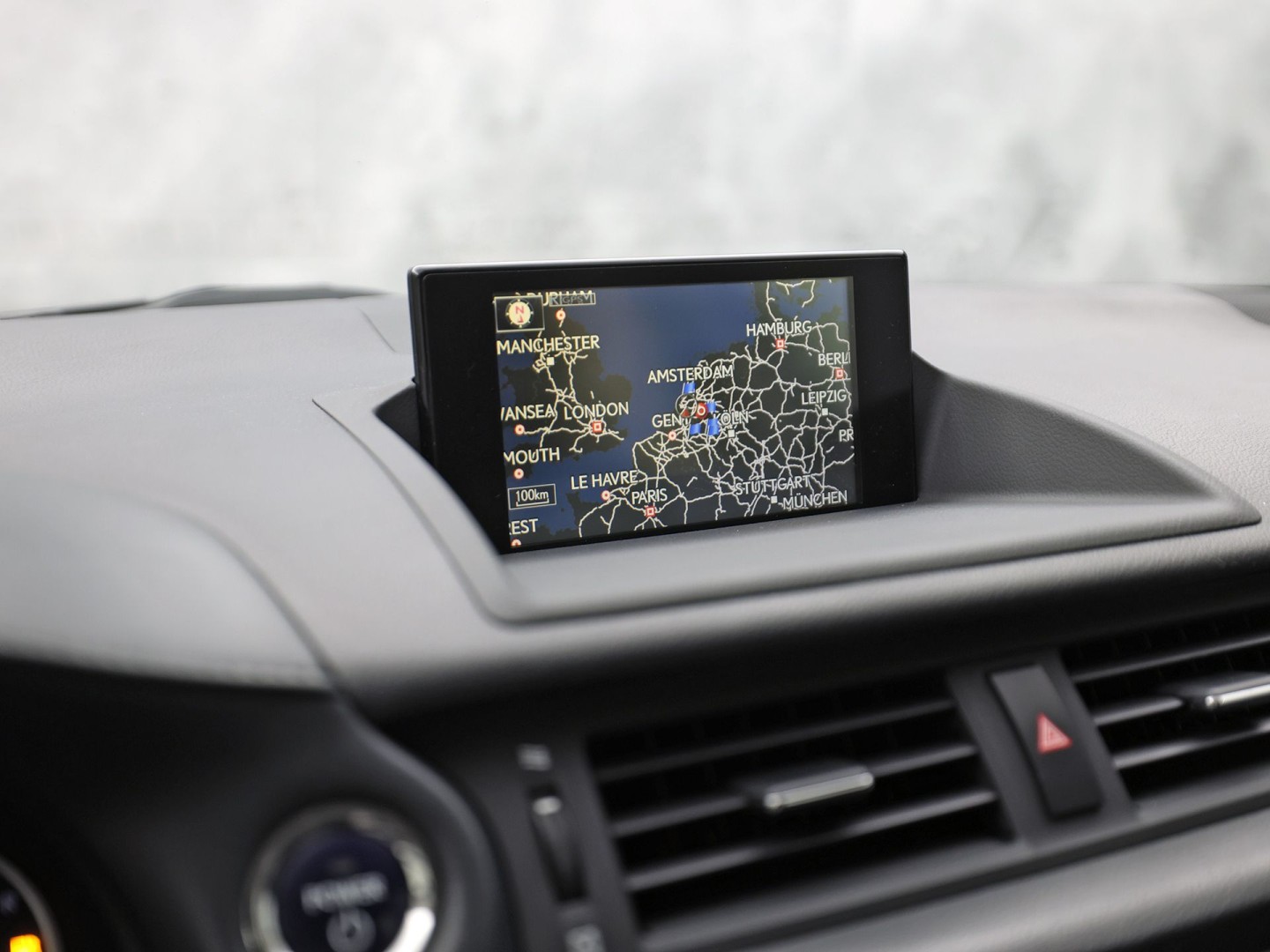 Lexus CT 200h Business Launch Edition Automaat (NAVIGATIE, CAMERA, ALCANTARA, SPORTSTOELEN, KEYLESS, ADAPTIVE CRUISE, NIEUWSTAAT)