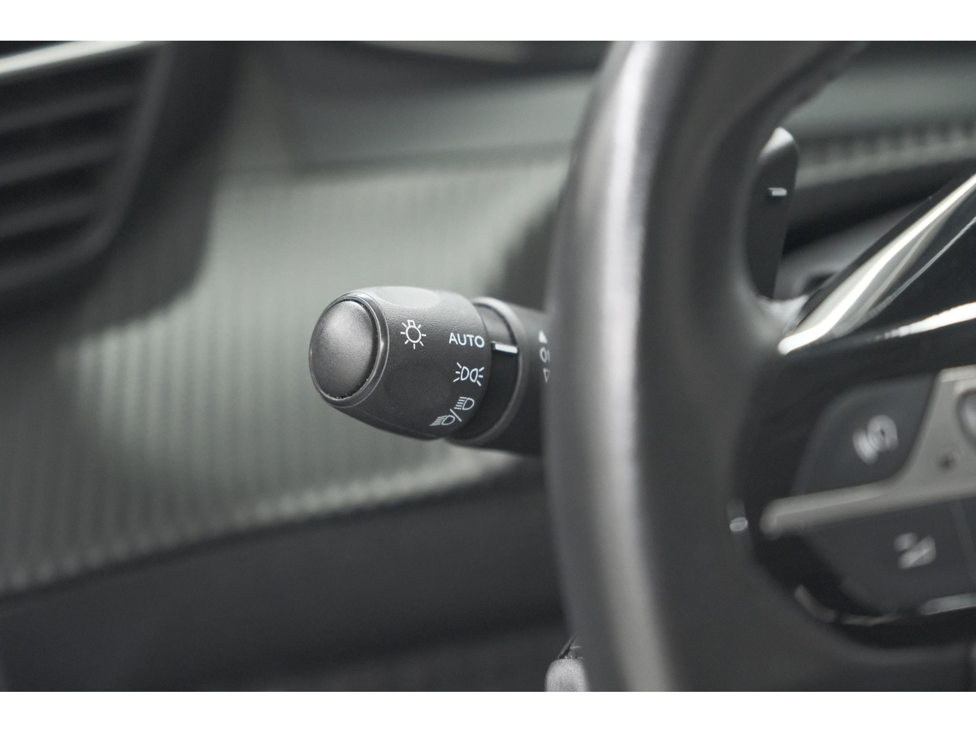 Peugeot 2008 PureTech 130 EAT8 Allure | Trekhaak | Camera | Navigatie | Apple Carplay