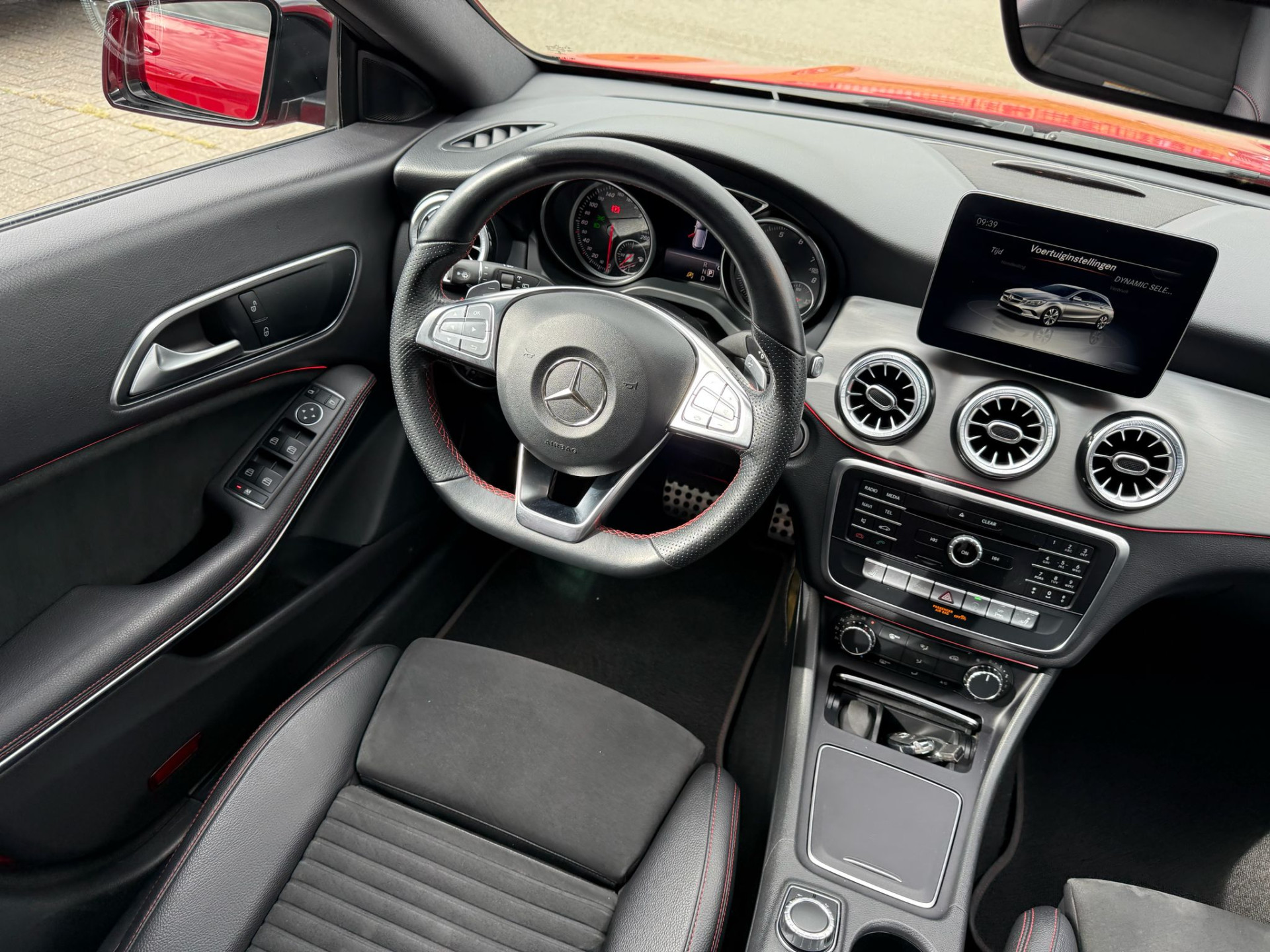 Mercedes-Benz CLA-klasse Shooting Brake 180 | 3/6/12MND GARANTIE| NAVI | PANO DAK | NAVI | CAMERA |