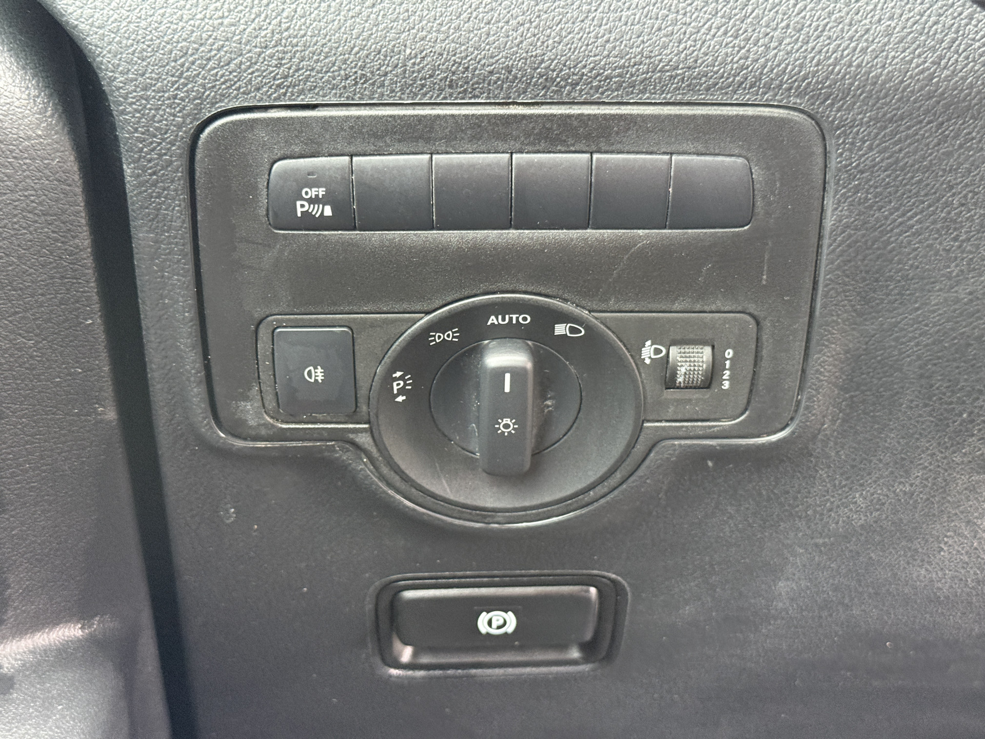 Mercedes-Benz eVito eVito 66kWh 120PK L2 280km WLTP 80kw Snelladen Elektrisch Climate Control Cruise Control Camera Stoelverwarming Parkeersensoren