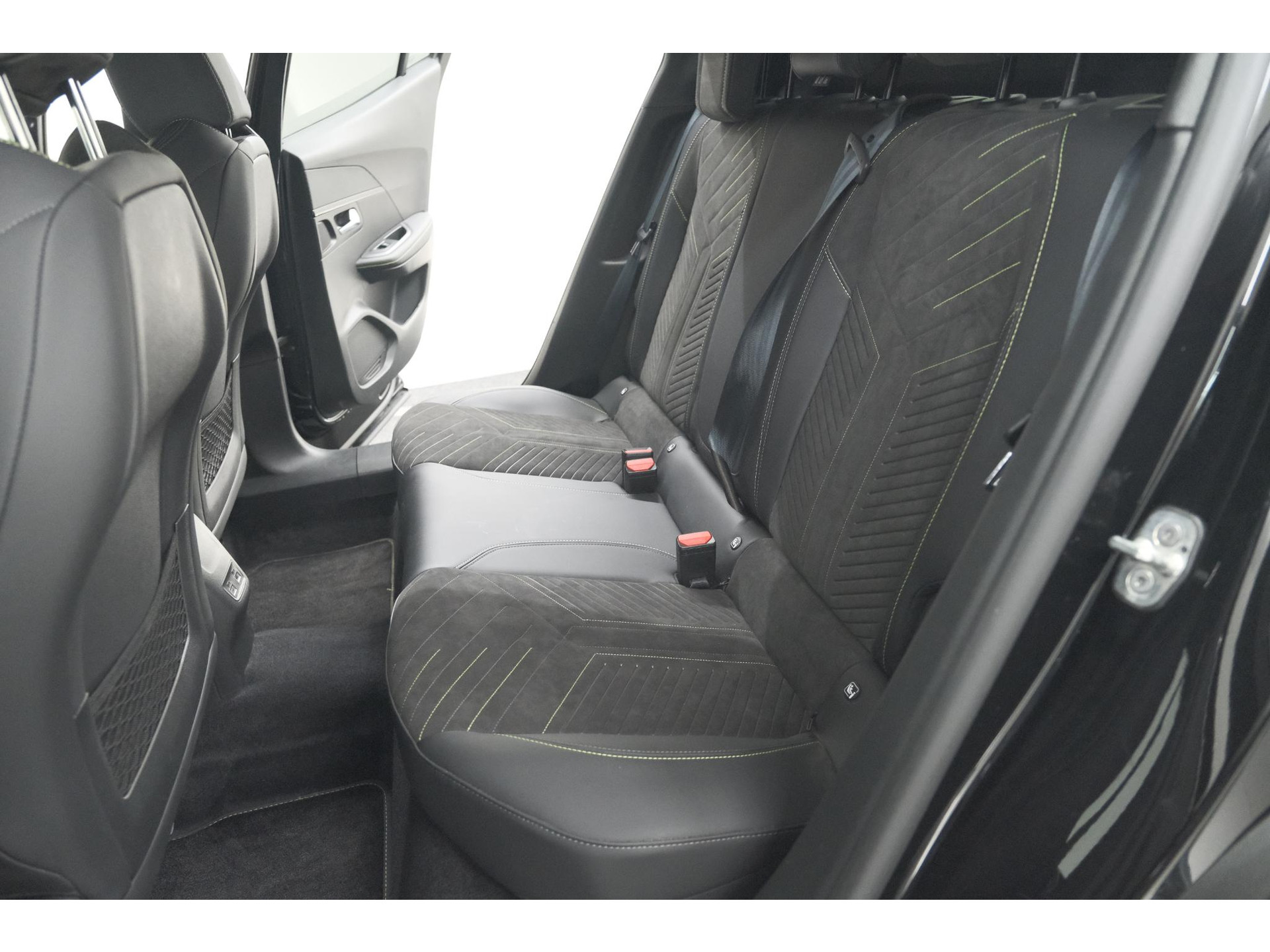 Peugeot 2008 PureTech 130 EAT8 GT | 360 Camera | Adaptieve Cruise Control | Stoelmassage | Apple Carplay