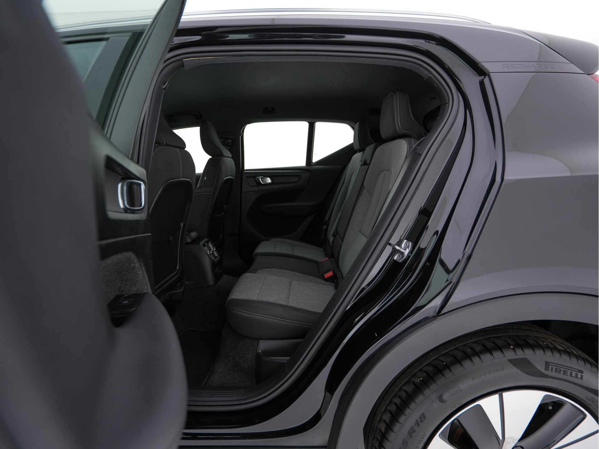 Volvo XC40 1.5 T5 Recharge Business Pro ( PLUG-IN ) (INCL-BTW) *AUT | NAVI-FULLMAP | DIGI-COCKPIT | CLIMA | KEYLESS | DAB | HEATED-SPORTSEATS | FULL-LED | ADAPTIVE-CRUISE | CAMERA | 18'' ALU*