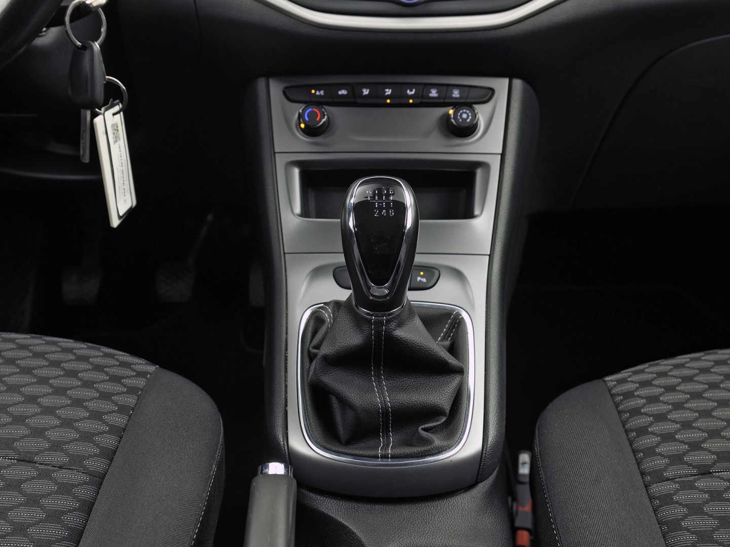 Opel Astra Sports Tourer 1.2 Sport (APPLE CARPLAY, NAVIGATIE, CRUISE, TREKHAAK, SPORTSTOELEN, PARKEERSENSOREN, NIEUWSTAAT)