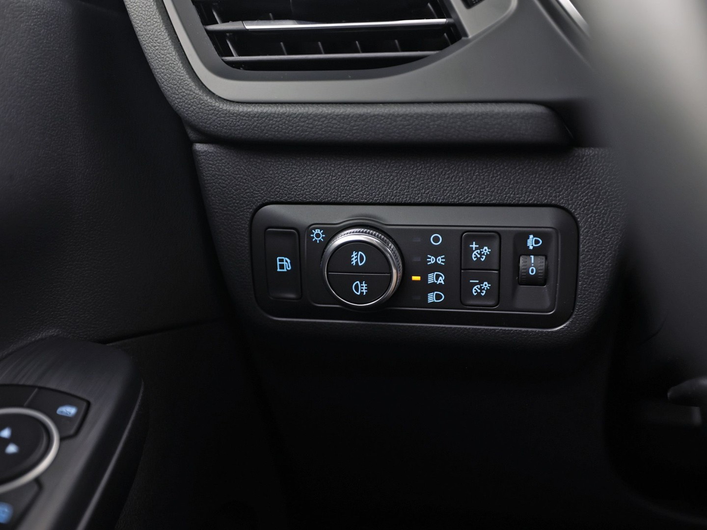 Ford Kuga 2.5 PHEV Titanium 225Pk Automaat (VIRTUAL COCKPIT, APPLE CARPLAY, GROOT NAVI, CAMERA, TREKHAAK, SPORTSTOELEN, KEYLESS, CRUISE, LANE ASSIST, NIEUWSTAAT)