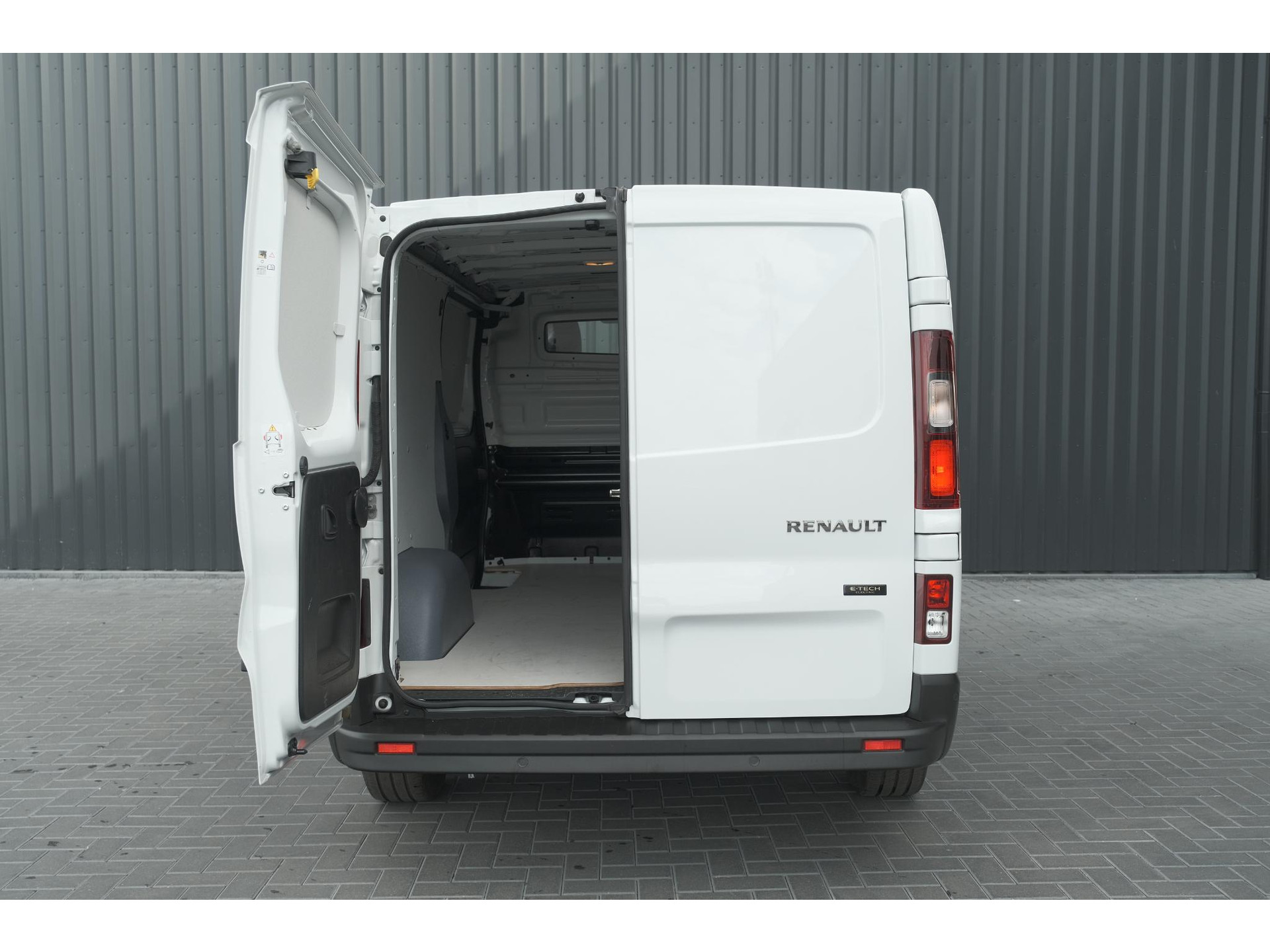Renault Trafic E-Tech T29 L1H1 Advance 52 kWh | Laadruimte-pakket | Parkeerpakket | 3 fase lader | Camera
