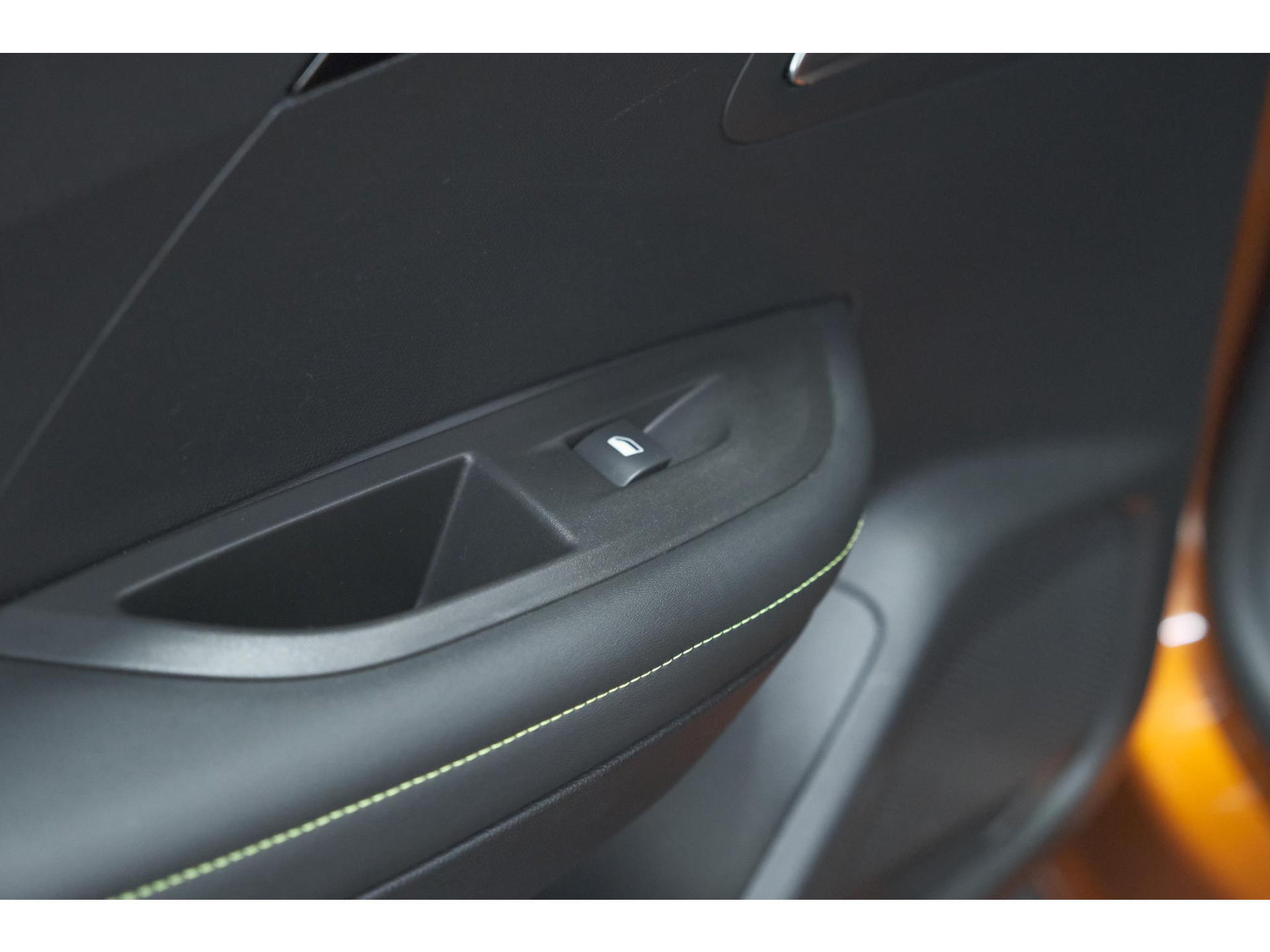 Peugeot 2008 PureTech 130 GT Pack | Leer-pakket | Camera | Dodehoekdetectie | Apple Carplay | Stoelverwarming
