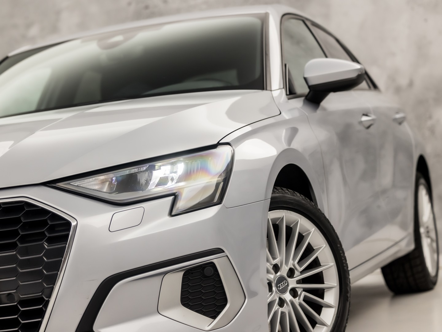Audi A3 Sportback 30 TFSI Sport (APPLE CARPLAY, GROOT NAVI, CAMERA, ELEK STOEL, ADAPTIVE CRUISE, STOELVERWARMING, SPORTSTOELEN, GETINT GLAS, KEYLESS START, NIEUWSTAAT)