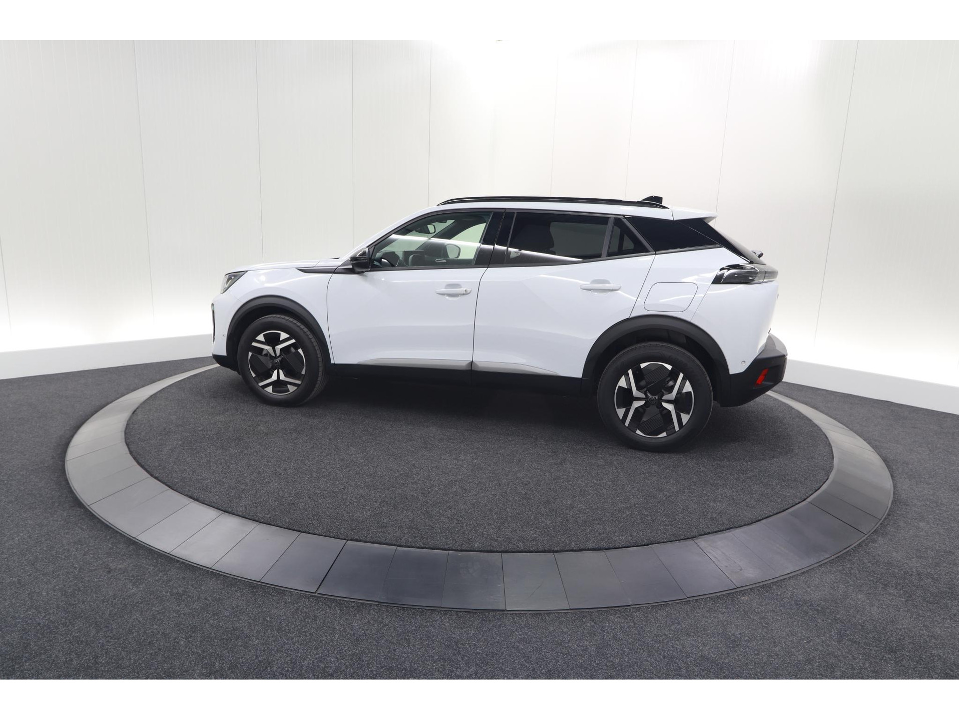 Peugeot 2008 PureTech 100 Allure | 360 Camera | Dodehoekdetectie | Navigatie | Apple Carplay