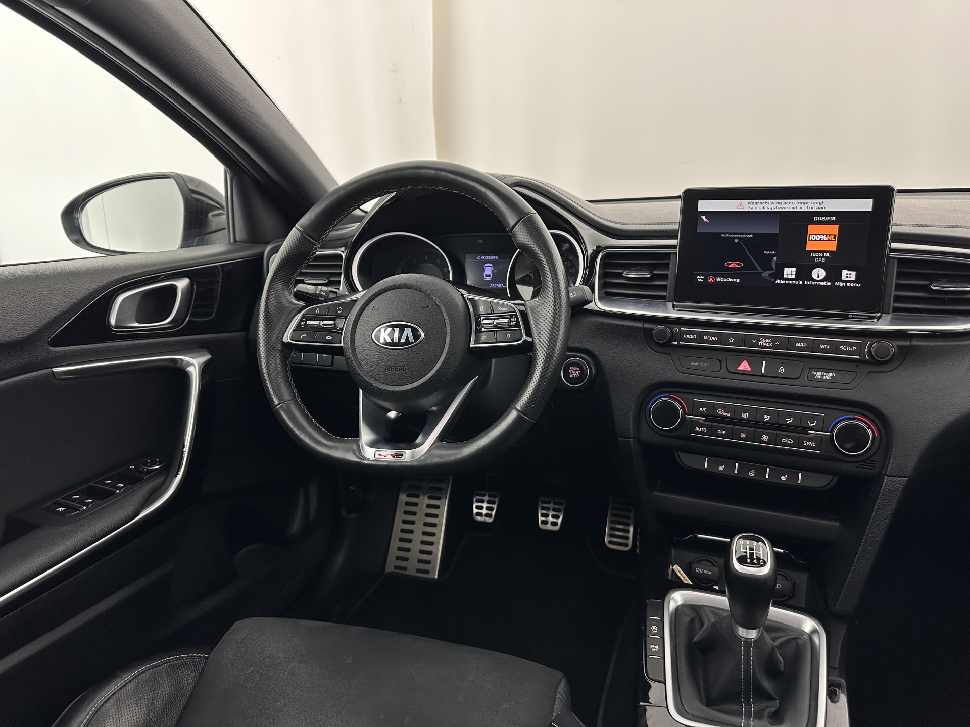 Kia ProCeed 1.0 T-GDI GT-Line (INCL-BTW) *PANO | LEATHER-ALCANTARA  | FULL-LED | SPORTSEATS | NAVI-FULLMAP | CAMERA | ECC | PRIVACYGLASS | LANE-ASSIST | DAB+ | CARPLAY | PDC | KEYLESS | CRUISE | TOWBAR | 17''ALU*