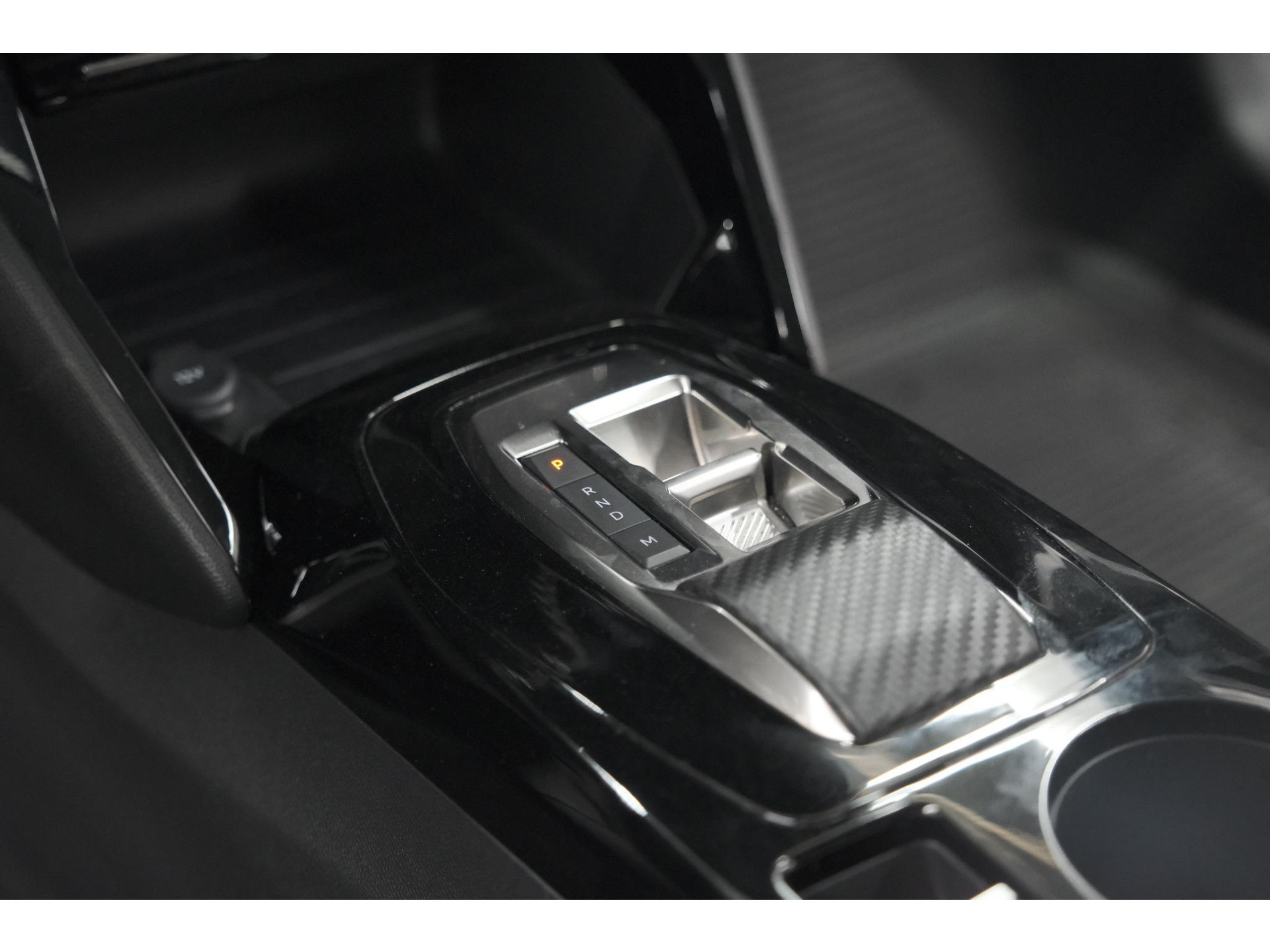 Peugeot 208 PureTech 100 EAT8 Allure Pack | Camera | Apple Carplay | Parkeersensoren | Stoelverwarming