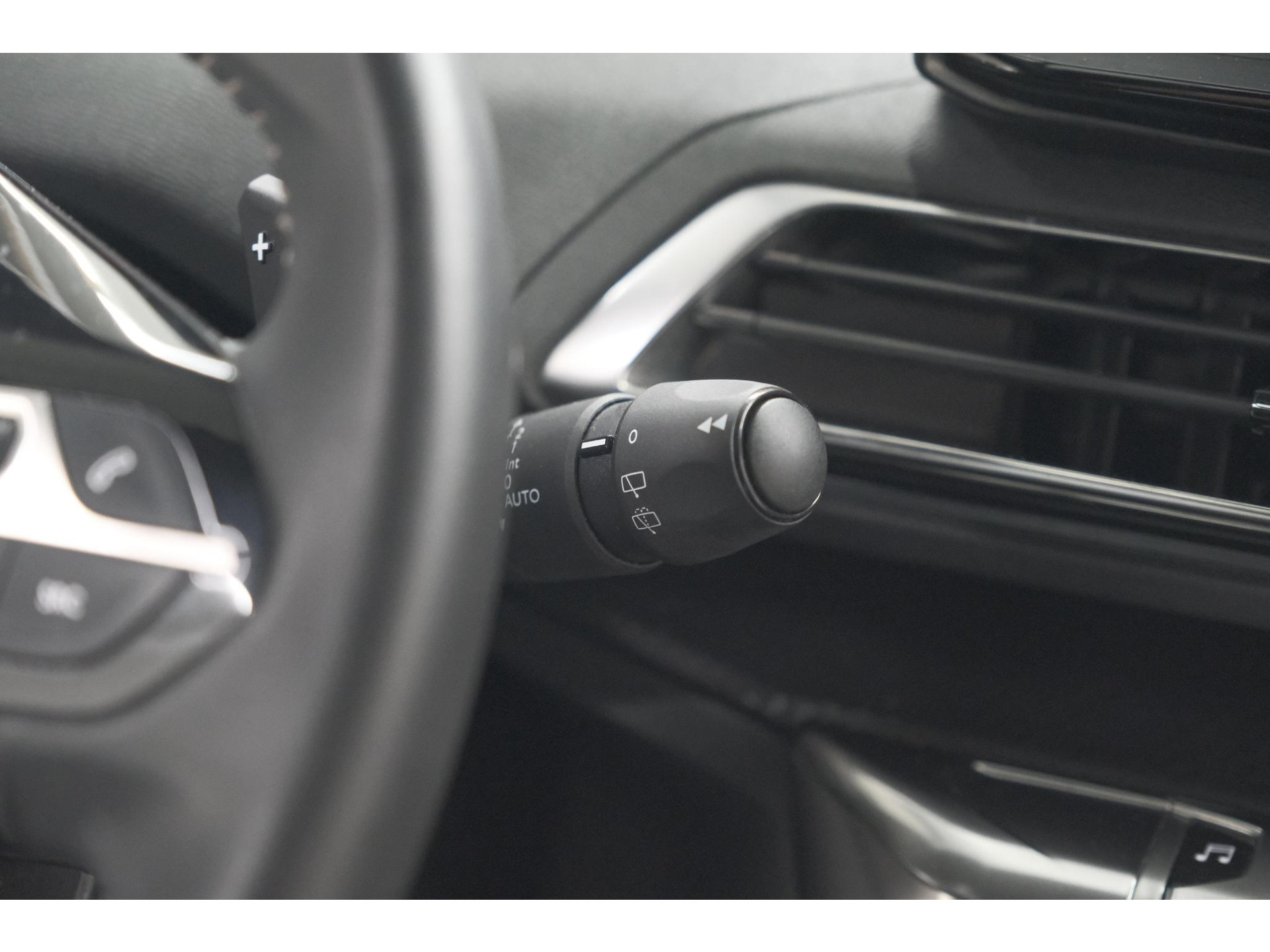 Peugeot 5008 PureTech 130 EAT8 Active Pack | 7 Zitplaatsen | Camera | Apple Carplay | Parkeersensoren