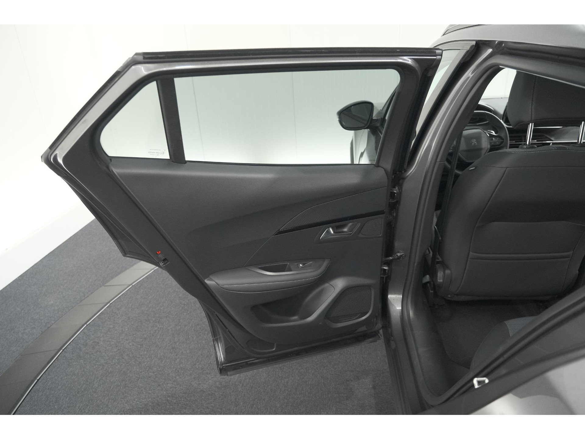 Peugeot 2008 PureTech 130 EAT8 Allure Pack | Trekhaak | Camera | Navigatie | Parkeersensoren