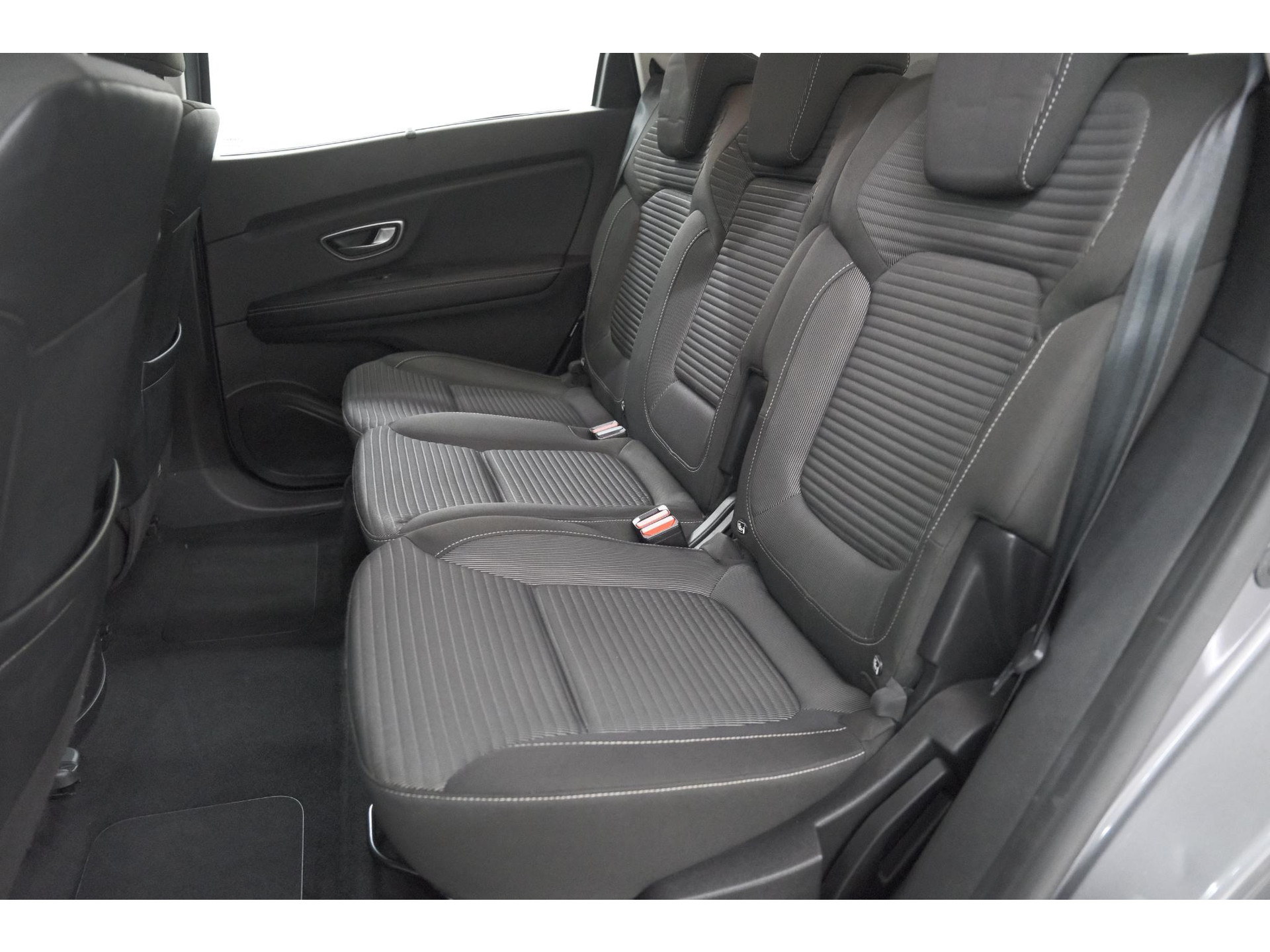 Renault Grand Scénic 1.3 Intens TCe 140 EDC | 7 Zitplaatsen | Apple Carplay | Camera | Parkeersensoren voor + achter