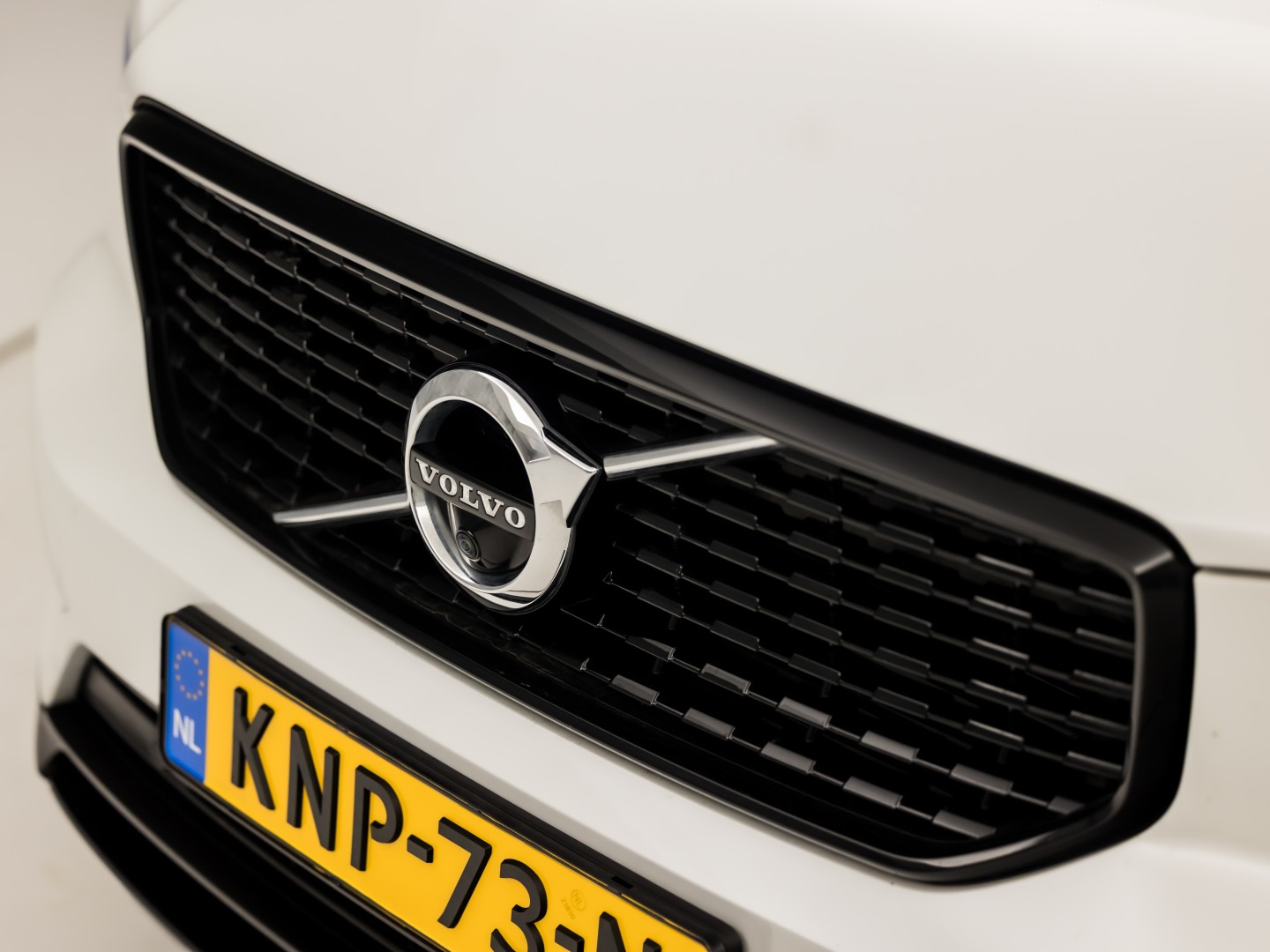Volvo XC40 1.5 T5 Recharge Inscription Sport 252Pk Automaat (PANORAMADAK, APPLE CARPLAY, MEMORY SEAT, LEDER, 360 CAMERA, SPORTSTOELEN, STUUR/STOELVERWARMING, GETINT GLAS, ELEK ACHTERKLEP, NIEUWE APK, NIEUWSTAAT)