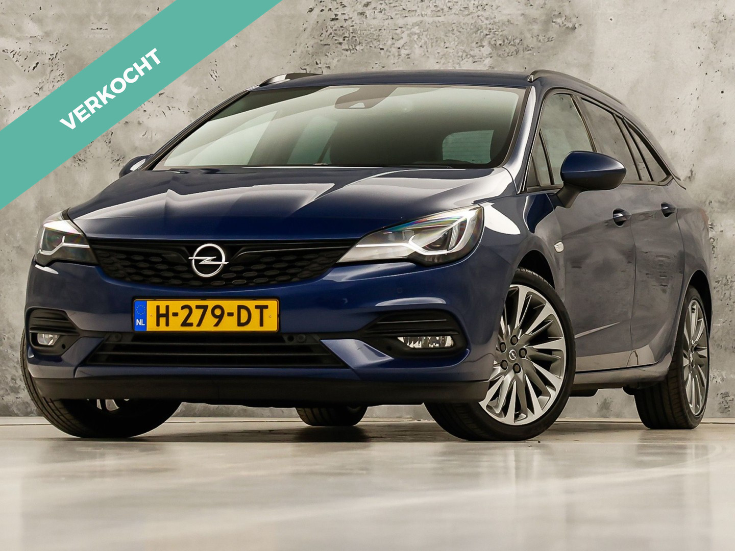 Opel Astra Sports Tourer 1.2 Launch Sport (VIRTUAL COCKPIT, APPLE CARPLAY, GROOT NAVI, CAMERA, STUUR/STOELVERWARMING, SPORTSTOELEN, GETINT GLAS, ADAPTIVE CRUISE, ZWART HEMEL, NIEUWSTAAT)