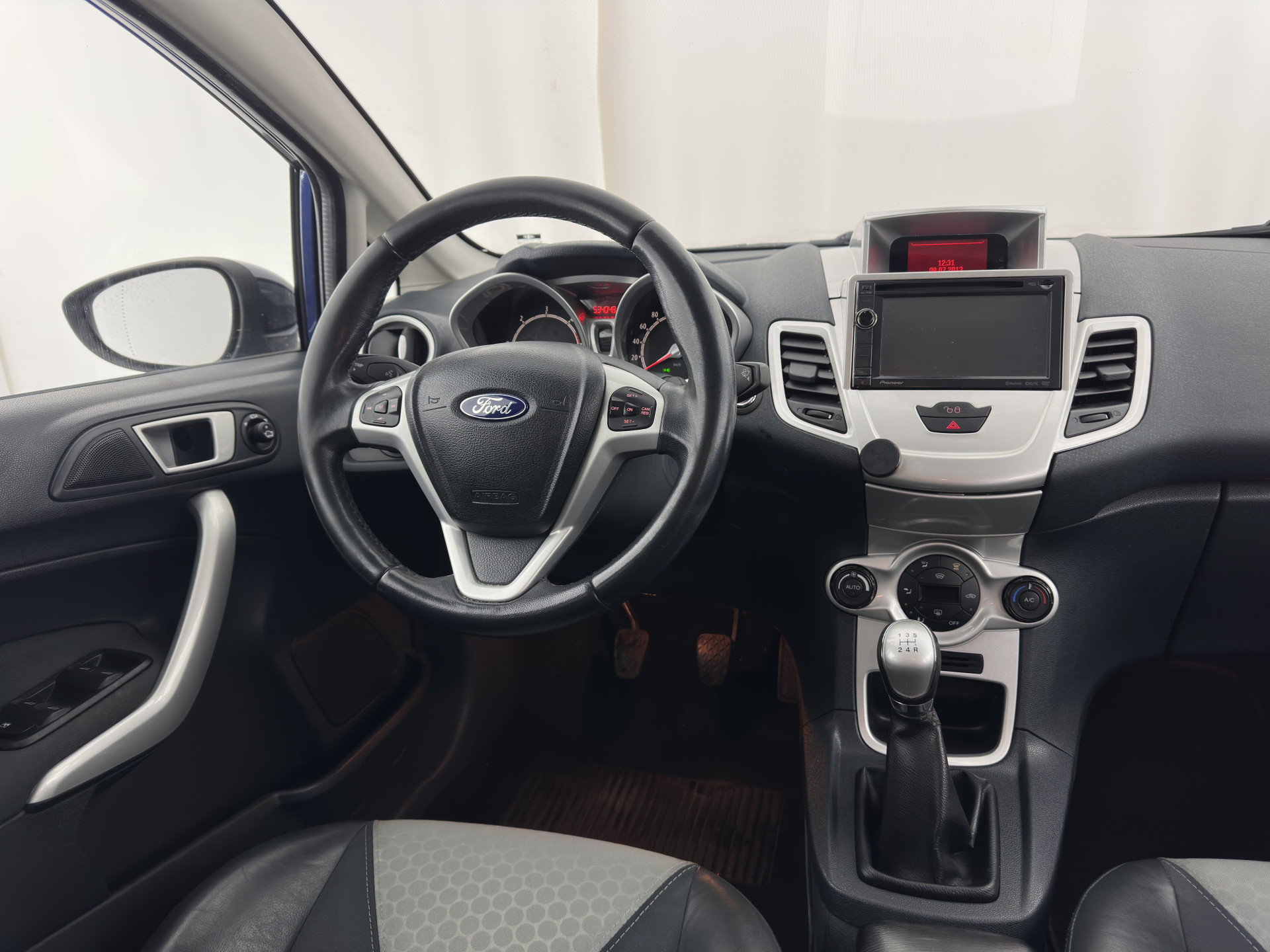 Ford Fiesta 1.6 TDCi ECOnetic Titanium *LEATHER-FABRIC | NAVI-FULLMAP | HEATED-COMFORTSEATS | ECC | PDC | CRUISE | PRIVACY-GLASS | 14''ALU*