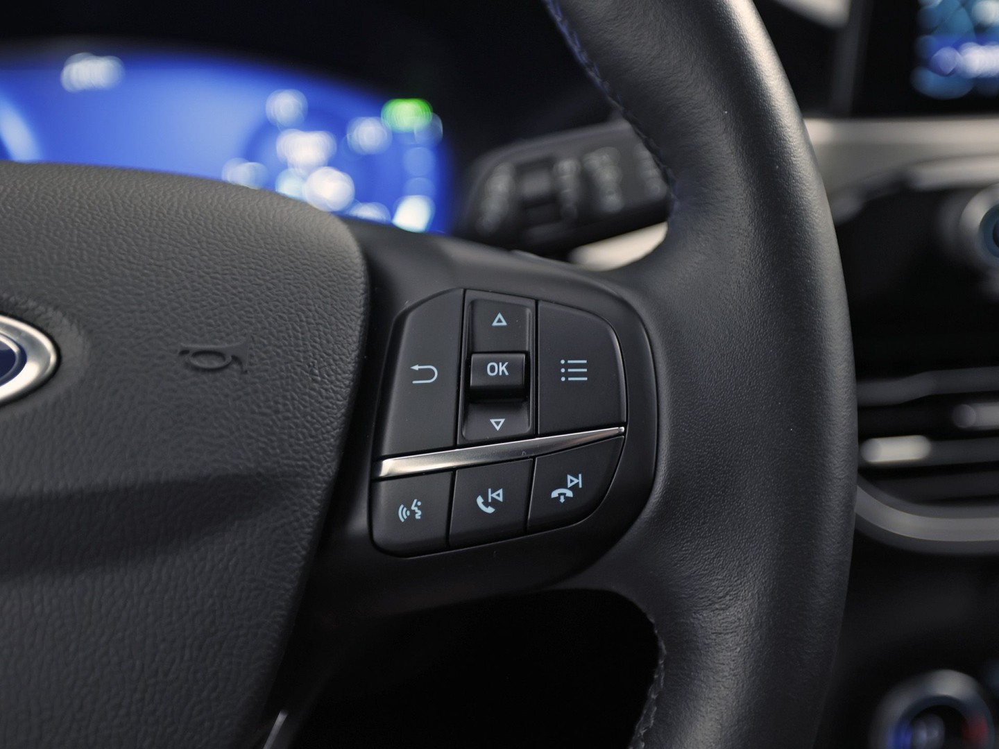 Ford Kuga 2.5 PHEV Titanium 225Pk Automaat (VIRTUAL COCKPIT, APPLE CARPLAY, GROOT NAVI, CAMERA, TREKHAAK, SPORTSTOELEN, KEYLESS, CRUISE, LANE ASSIST, NIEUWSTAAT)